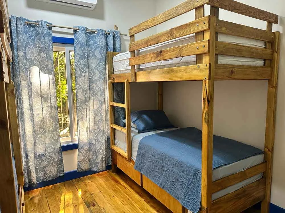 Roatan Divers House - Divemaster with Accommodation