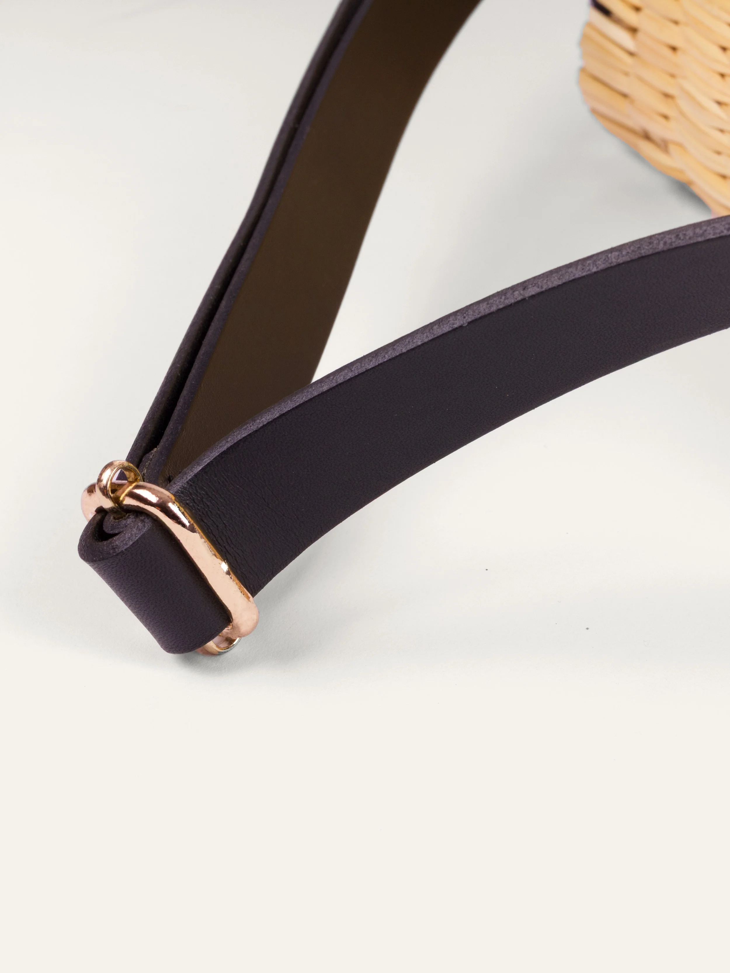 Black-Lurdes-XS-strp-detail.jpg