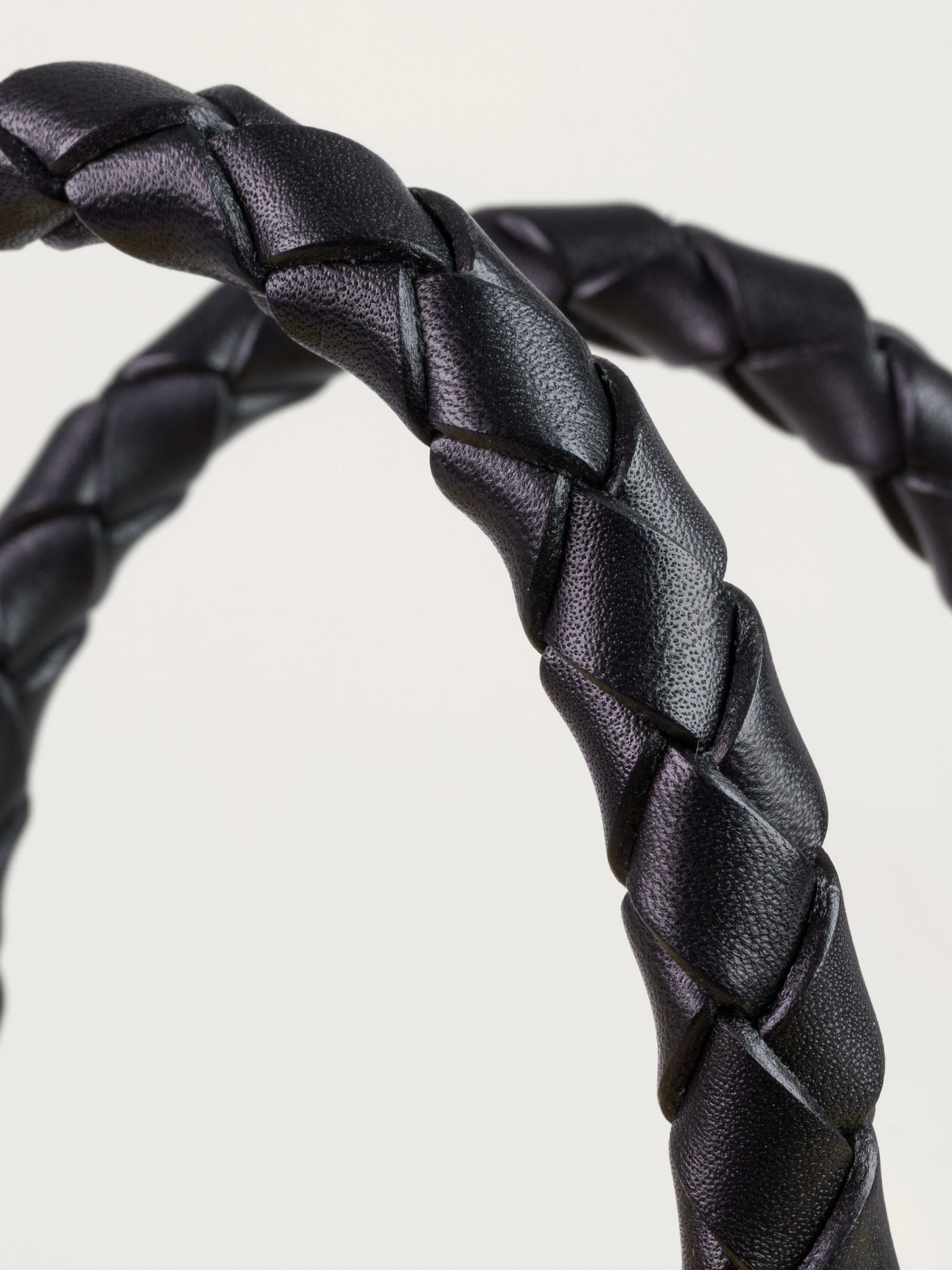 Black-Lurdes-XS-handles-detail.jpg