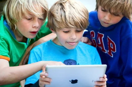 children_with_ipad.jpg