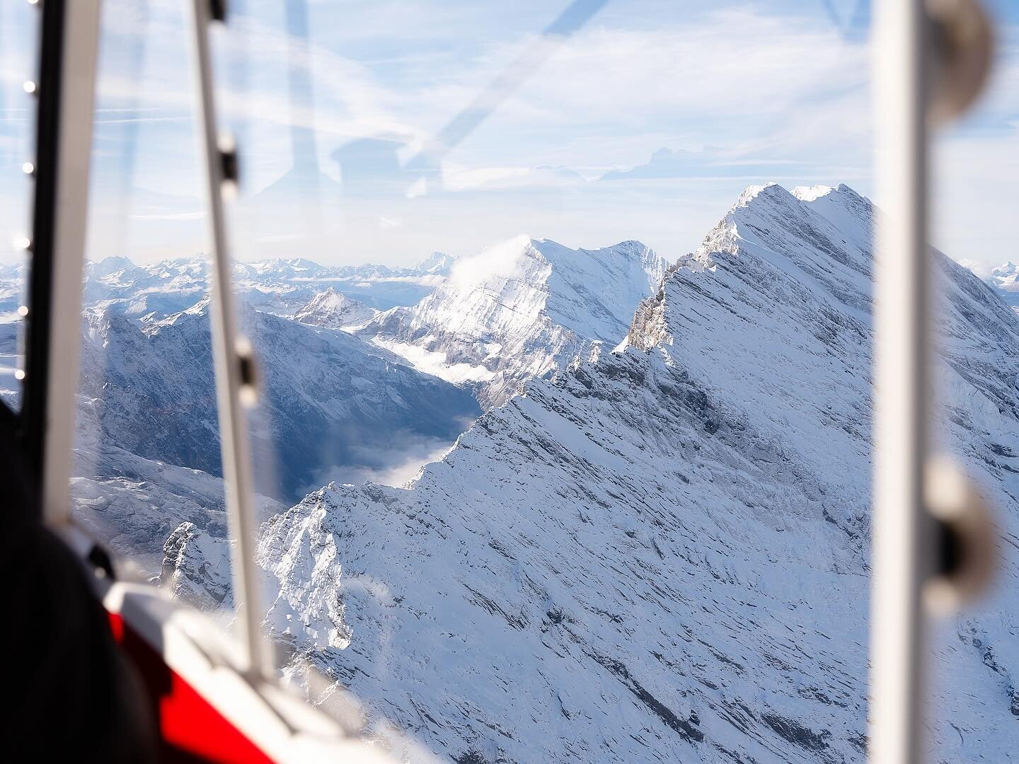 Swiss Alps up close. 🏔️🇨🇭

#switzerland 
#swissalps 
#myswitzerland 
#withmediumrare 
#stunnersoninsta 
#AlpsVibes
#SwissSpectacle
#HighAltitude
#MountainMastery
#AlpsMagic