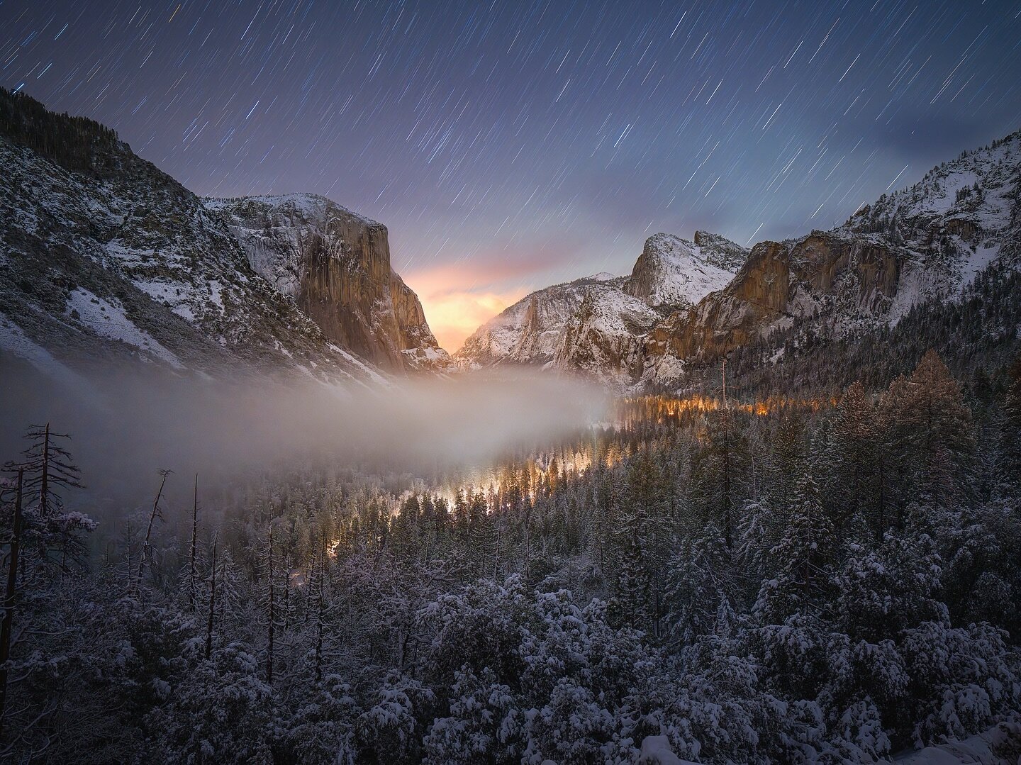 Tunnel View at Midnight 🏞️🌨️❄️🔥✨

Winter storm in Yosemite is my cue to drive in while everyone tries to get out of it. Snow accumulation on trees and the valley floor doesn&rsquo;t last more than a few hours after the storm breaks. 

Be safe out 