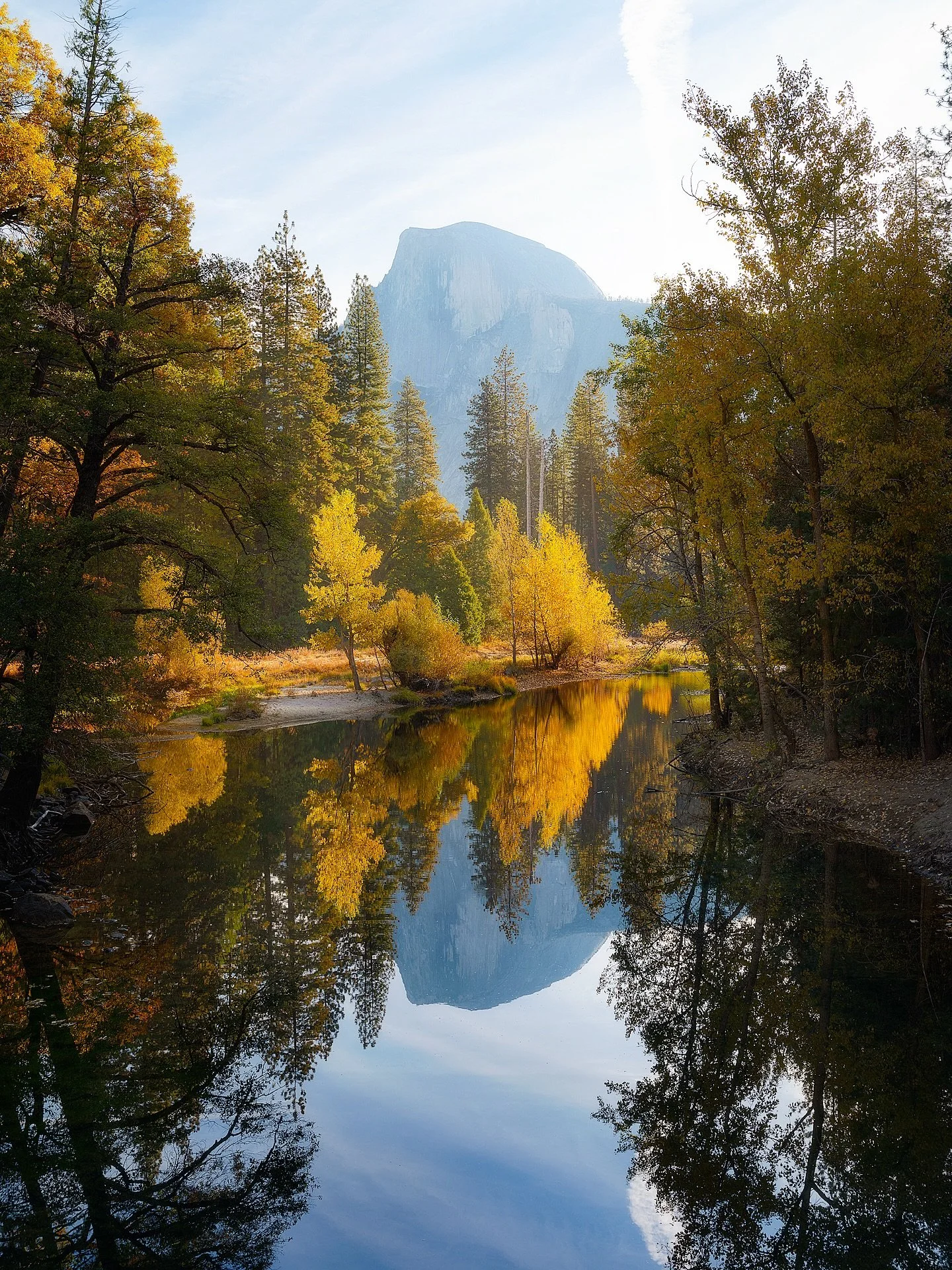 Welcome to the first day of Fall!
Yosemite Valley 🍂🏞️

📸 GFX
⭕️ @mavenfilters 

#YosemiteFall #AutumnWonderland #GoldenHourMagic #LeafyParadise #NatureIsArt #YosemiteNationalPark #FallFoliagePhotography #NatureLover #ExploreTheOutdoors #FallInLove