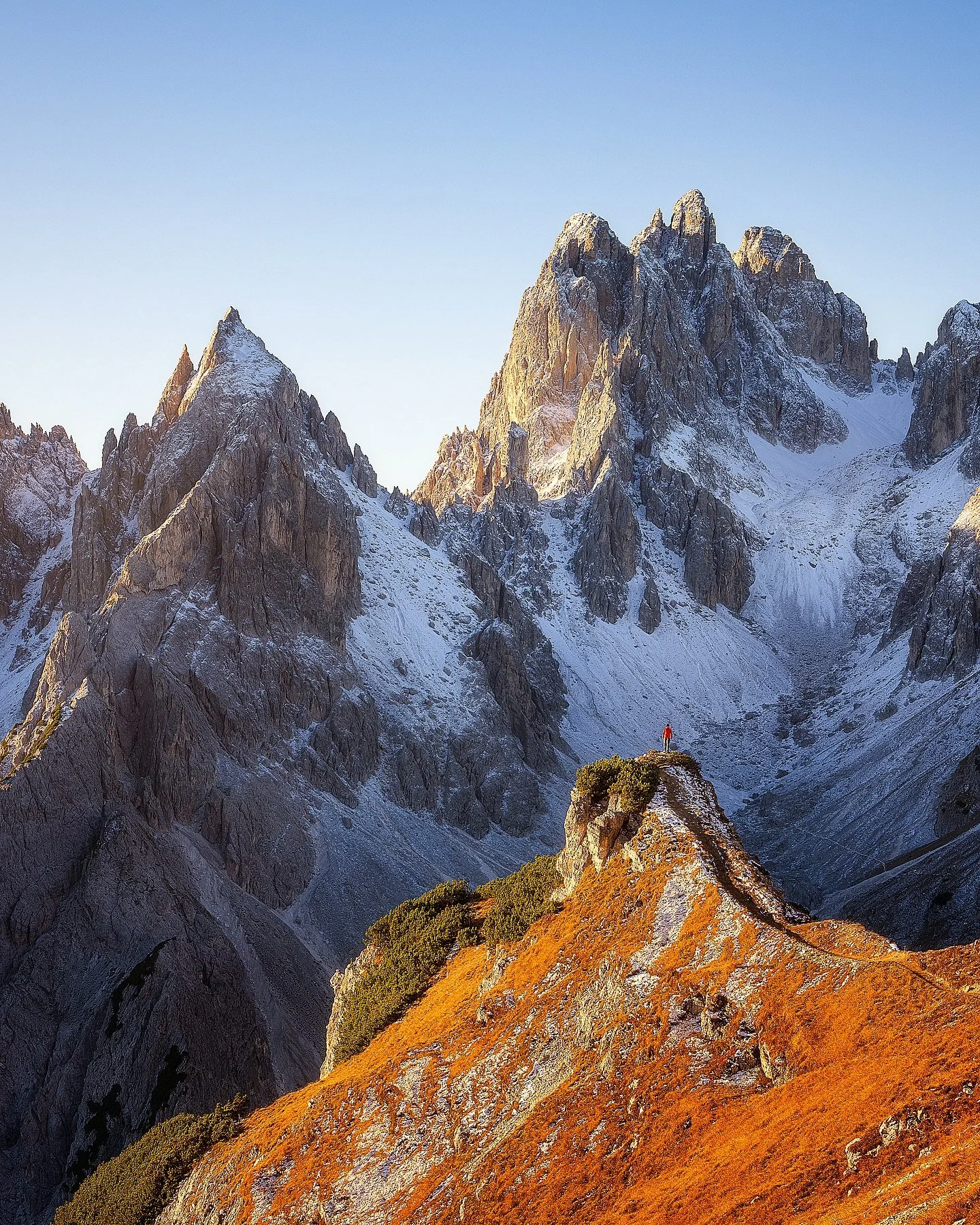 Cadini di Misurina ⛰️🌄

Epic morning with @sky_trotter 
Yep, busted legs. 

📸 @sonyalpha 
⭕️ @mavenfilters 

#dolomite 
#italy
#sunrise
#cadinidimisurina