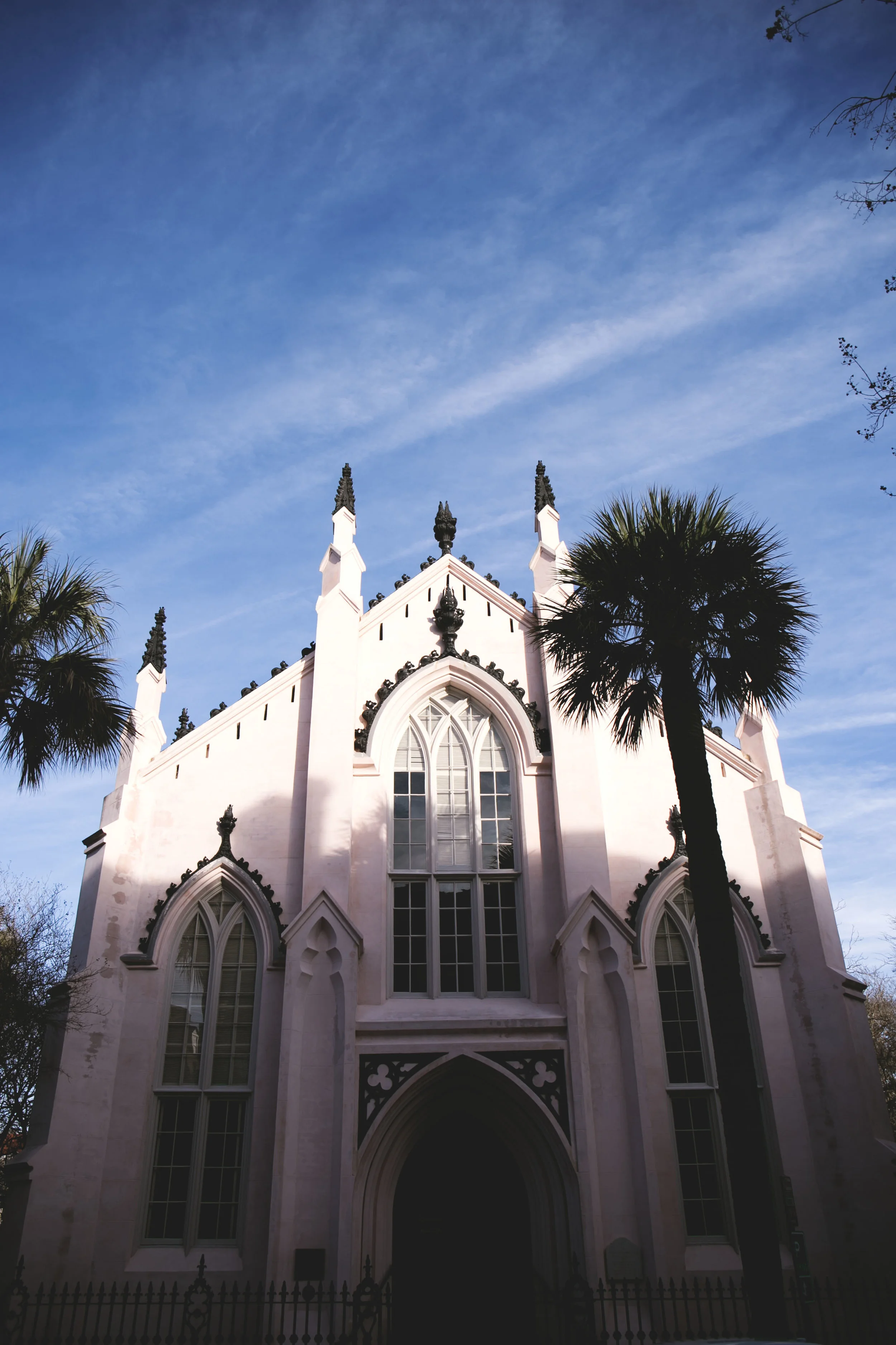 Another fun fact I was told about Charleston was that buildings weren’t aloud to be taller than the chapels. So yes, there was no sky scrapers, but rather a maze of endless discovery.