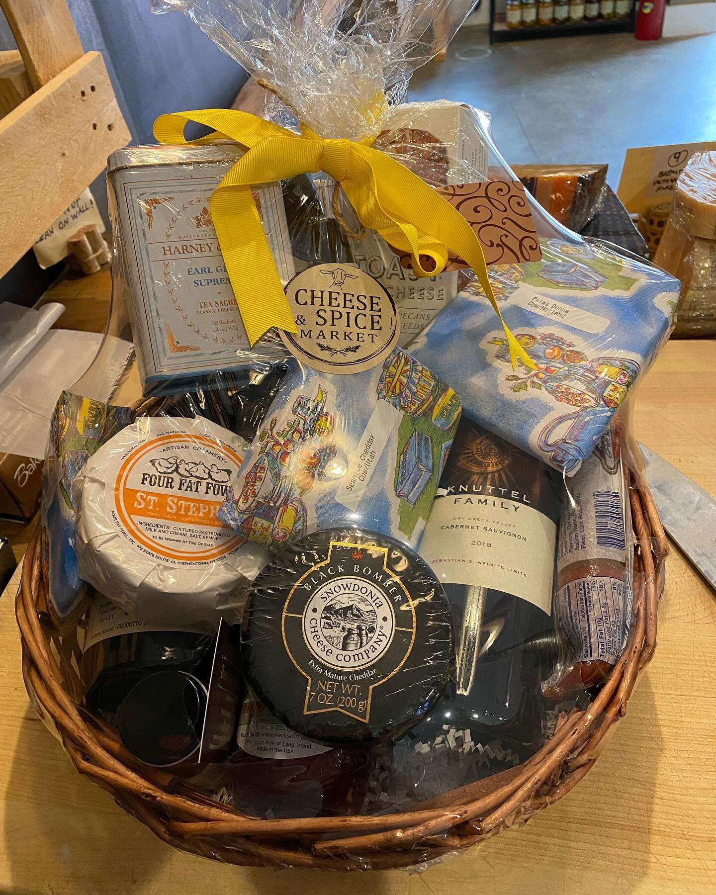 Yes we can make you a gift basket! We also deliver if needed. Want to add wine? Call Wines by Nature order there and then we can add it to your cheese basket. So many items to choose from. Give us a price point and we&rsquo;ll do the rest! #cheese #g