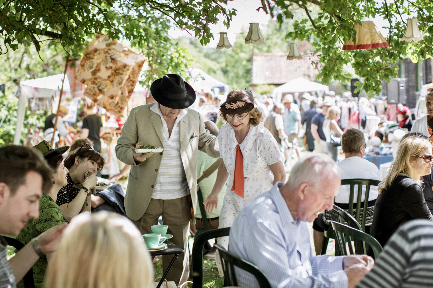 Tea under the tree / Heydon 2017
