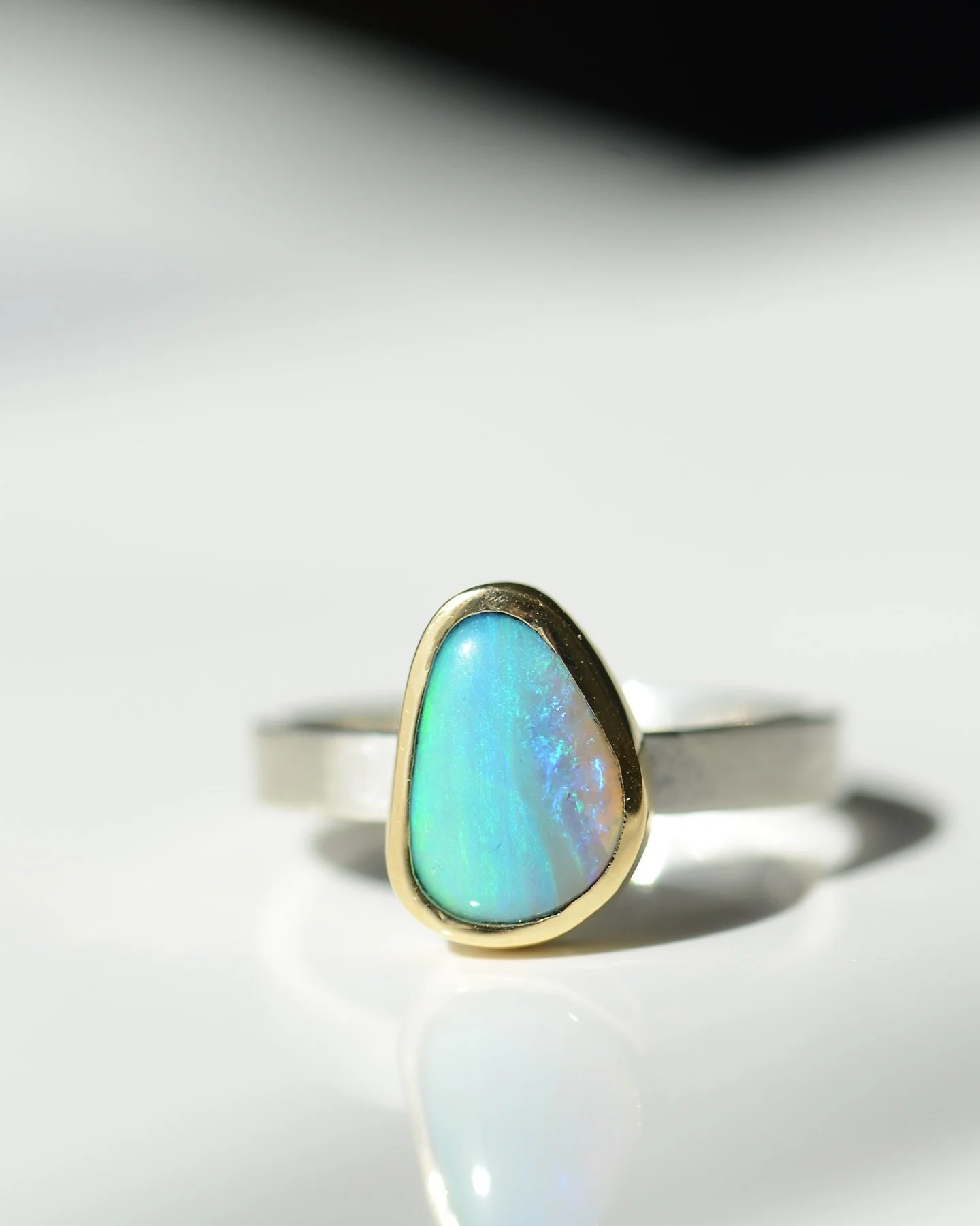 Lightning ⚡️ Ridge Opals from Australia.

OMG!  What a gorgeous gem! 

#sundayrings #zlhandmade #opalrings #loverings #musthavejewelry #ooakrings