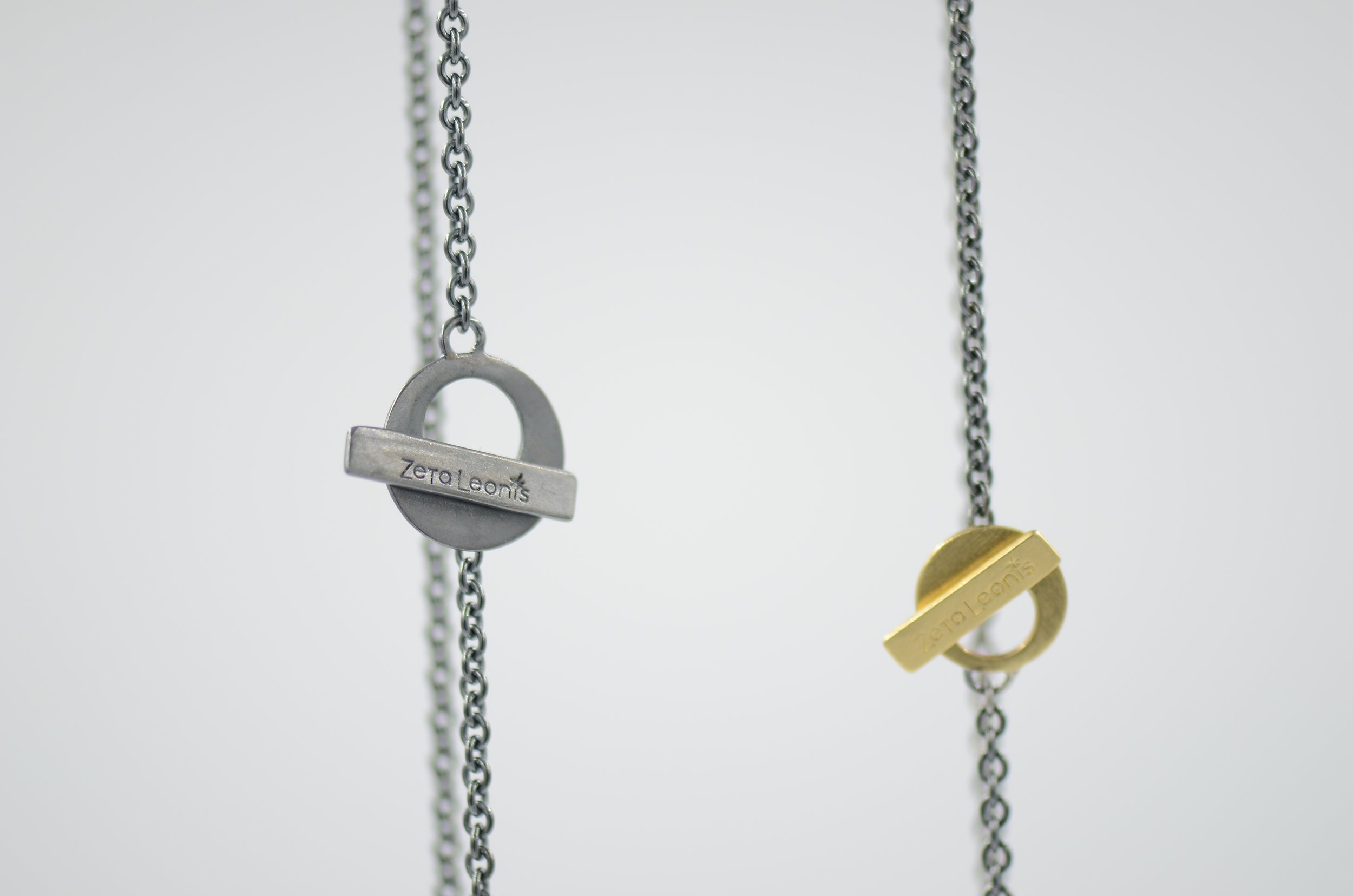 Long Chains with Signature Clasp