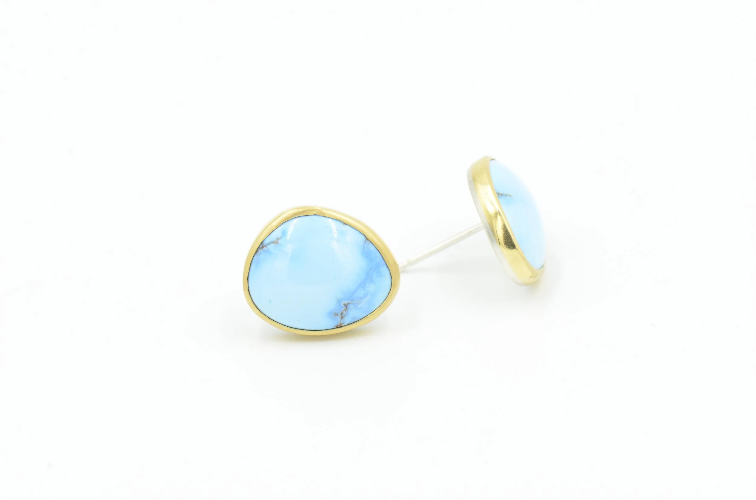 Sky blue tone turquoise stud earrings medium size in gold