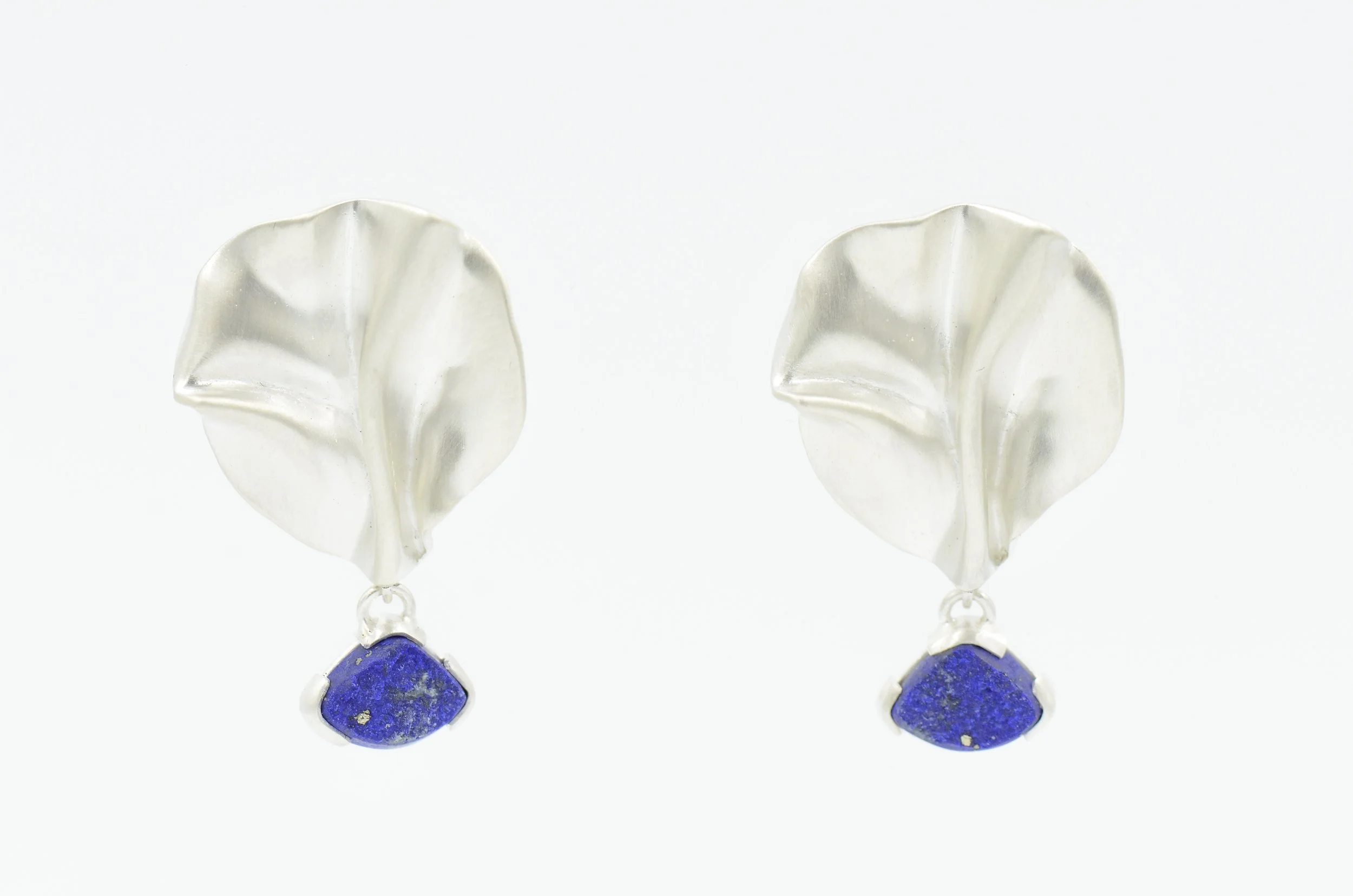 SIlver Petals and Rough Lapiz Dangle Earrings.