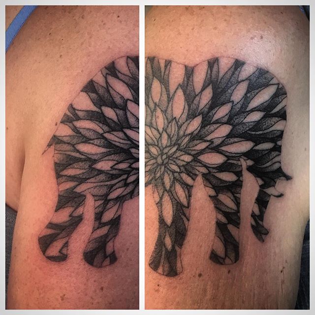 Super fun dahlia elephant. #tattoo #elephanttattoo #elephant #dahlia #blackclawneedles #blackandgreytattoo #dotwork