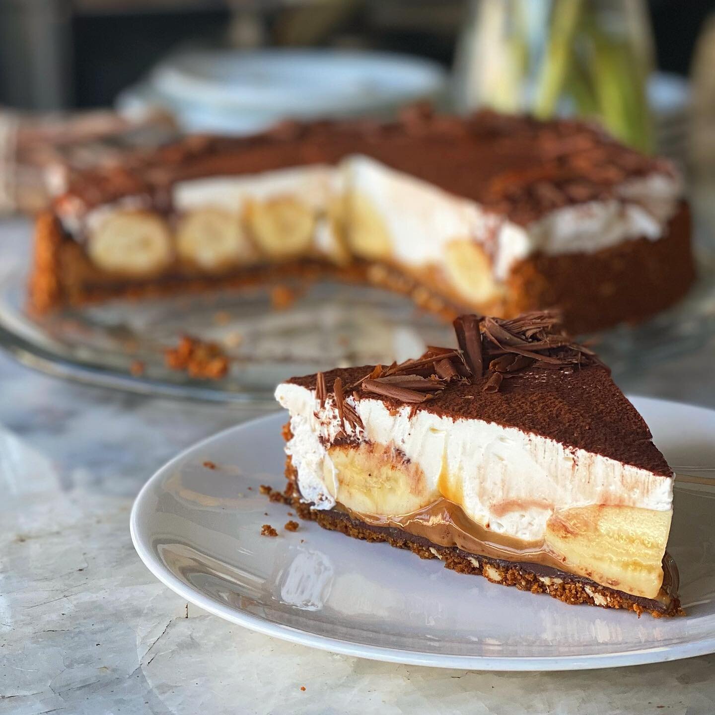 It&rsquo;s Lovers Weekend and we&rsquo;re celebrating with BANOFFEE PIE 🍌💕: homemade graham cracker crust laden with juicy @rincontropics macadamia nuts,  @tchochocolate ganache, dulce de leche, bananas, and cr&egrave;me fra&icirc;che chantilly 🌰?