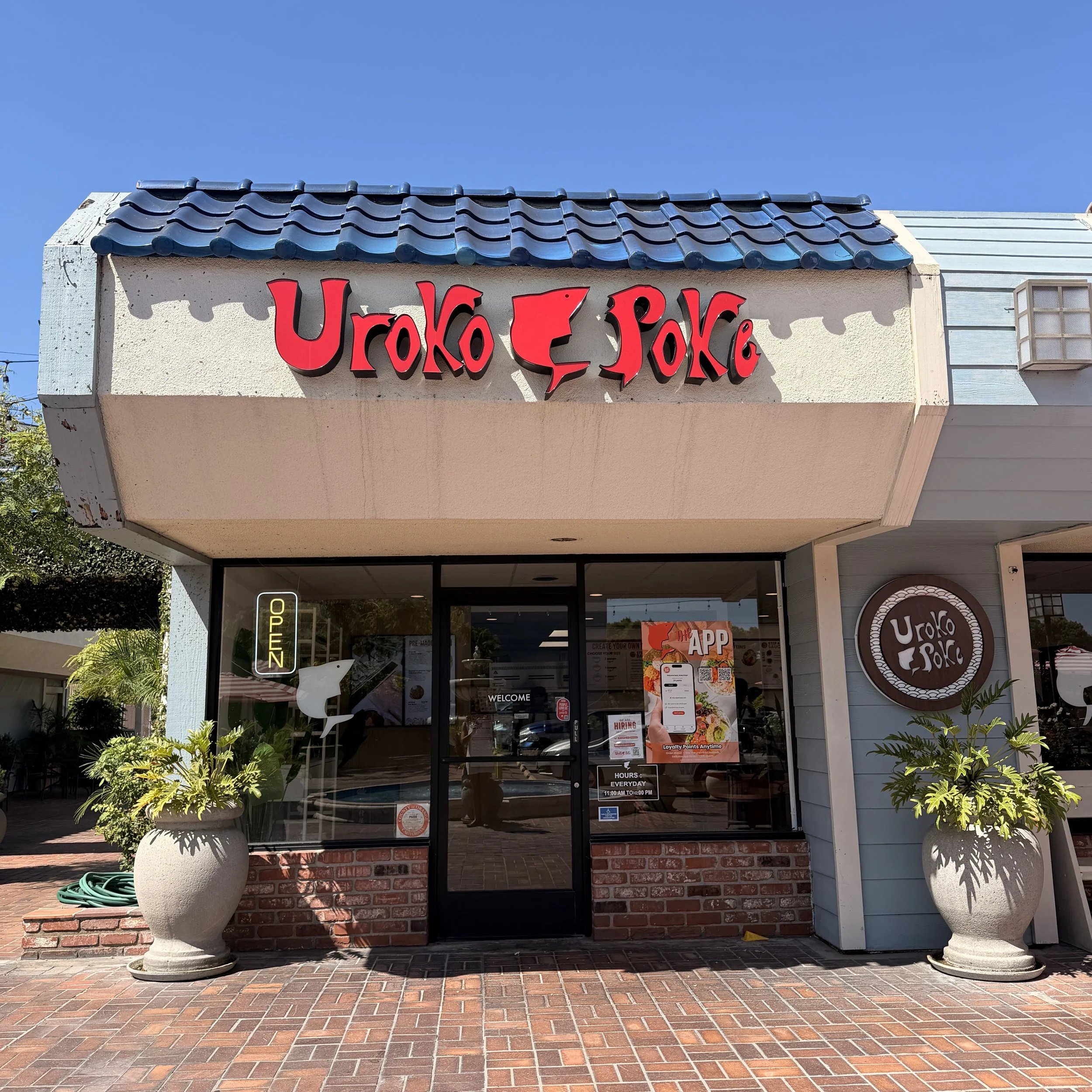 Uroko Poke Tustin front store entrance.JPG