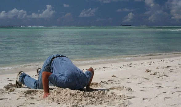 5 Lies That Keep Us Stuck in Dysfunctional Relationships