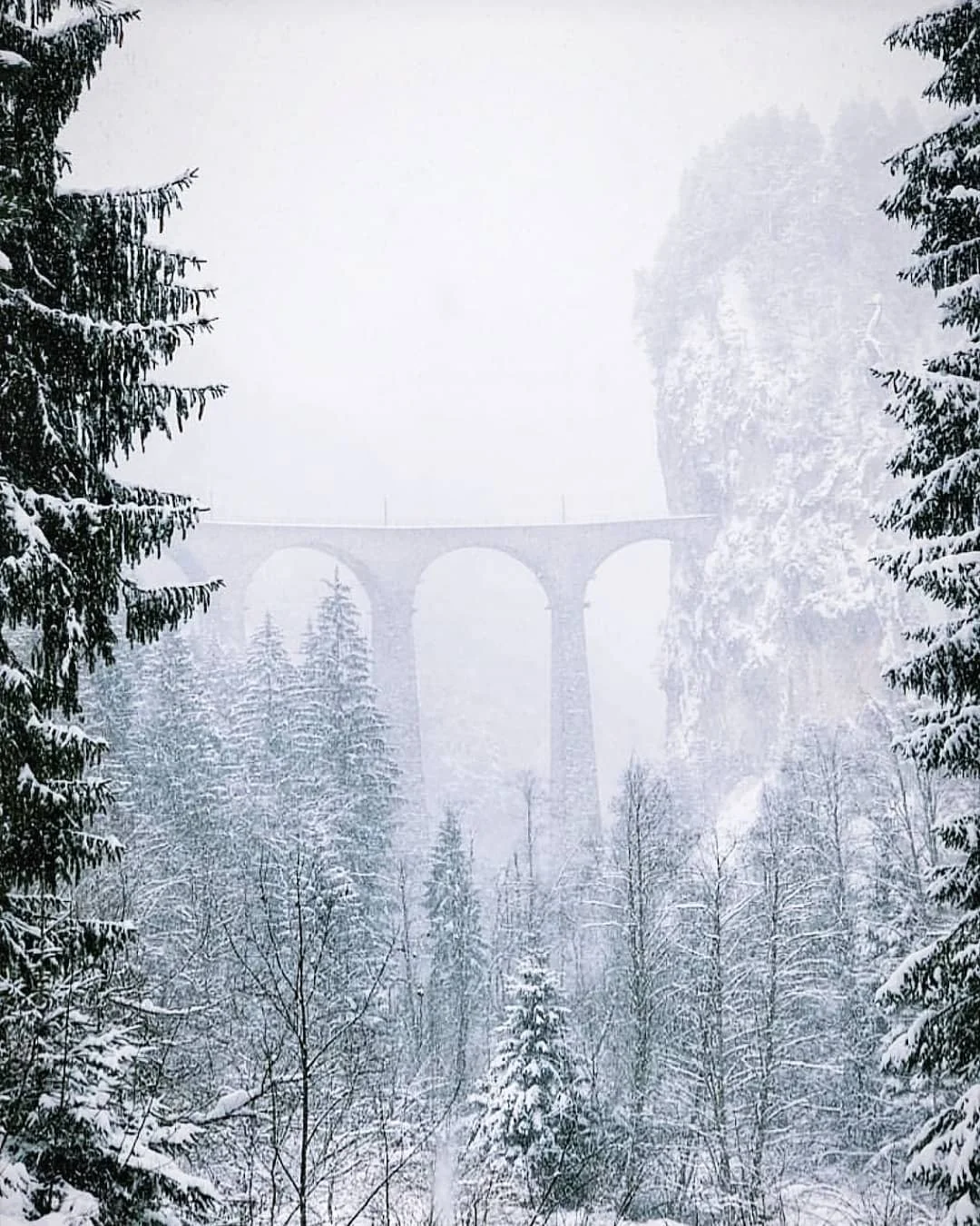 Time to leave this behind! #snowstorm #backtowork #swissinteriordesigner #londoninteriordesigner