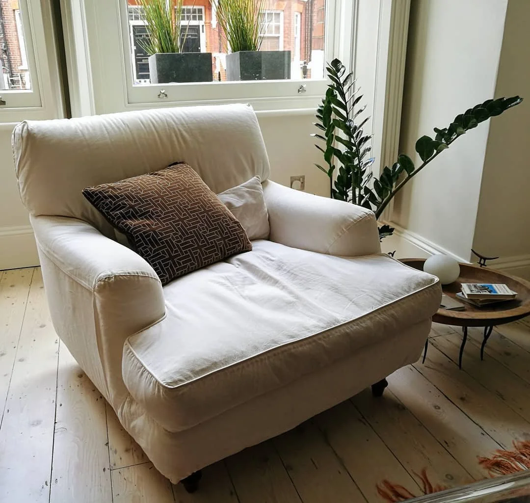 I love ❤️ my beautiful @creationsmetaphores @abbottandboyd velvet cushion! Thank you!
.
.
.
#project #studiofetscher#home #apartment #flat #interiordesign #fabric #velvet #armchair