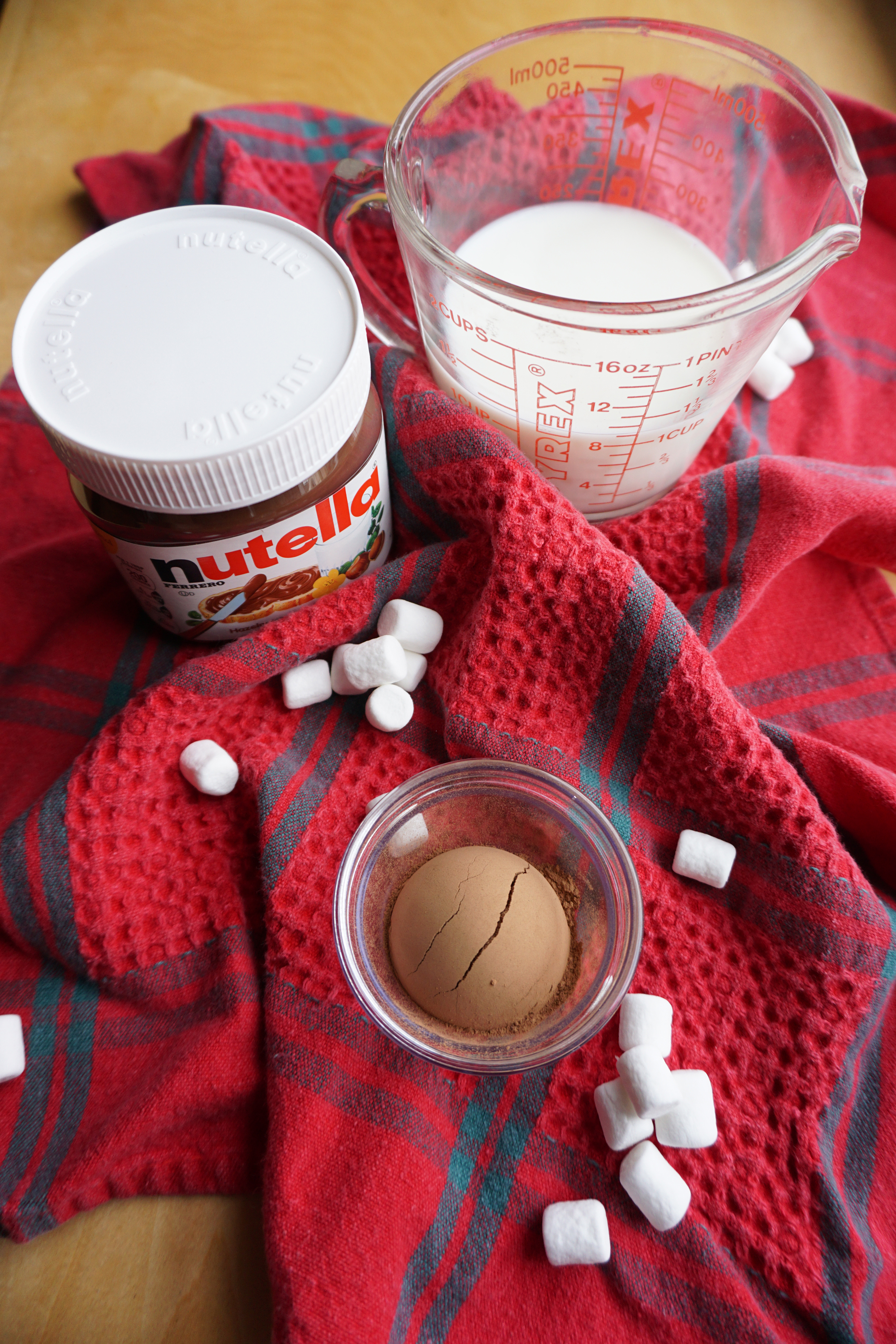 Ferrero Nutella MILKSHAKE Recipe in EDIBLE CUPS! 