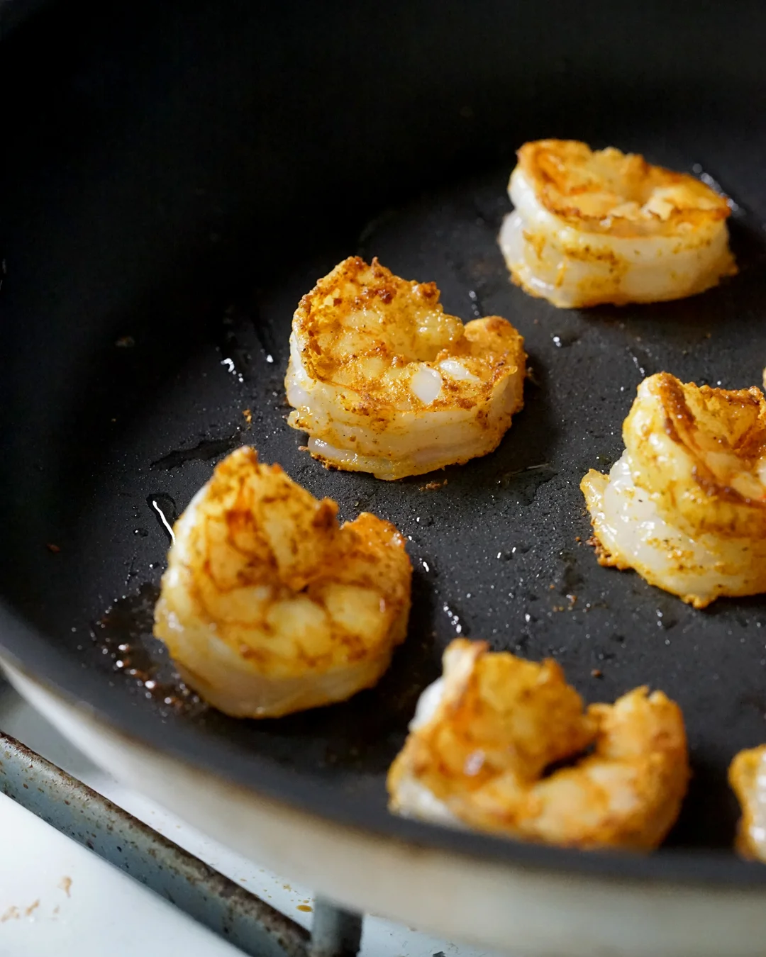 BrokeAndCooking_CurriedCornShrimpPasta_6467.jpg