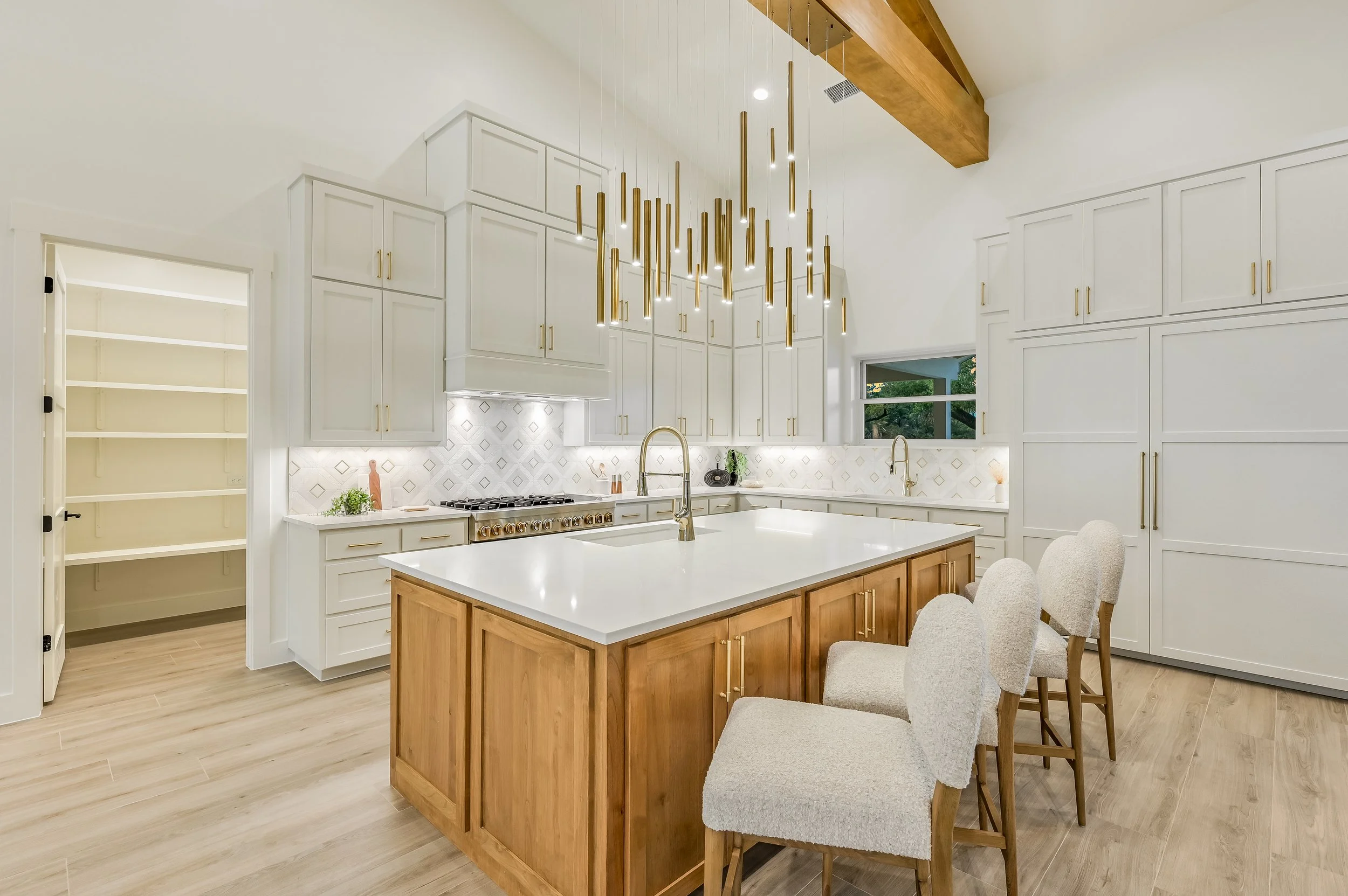 11-Kitchen Bar.jpg
