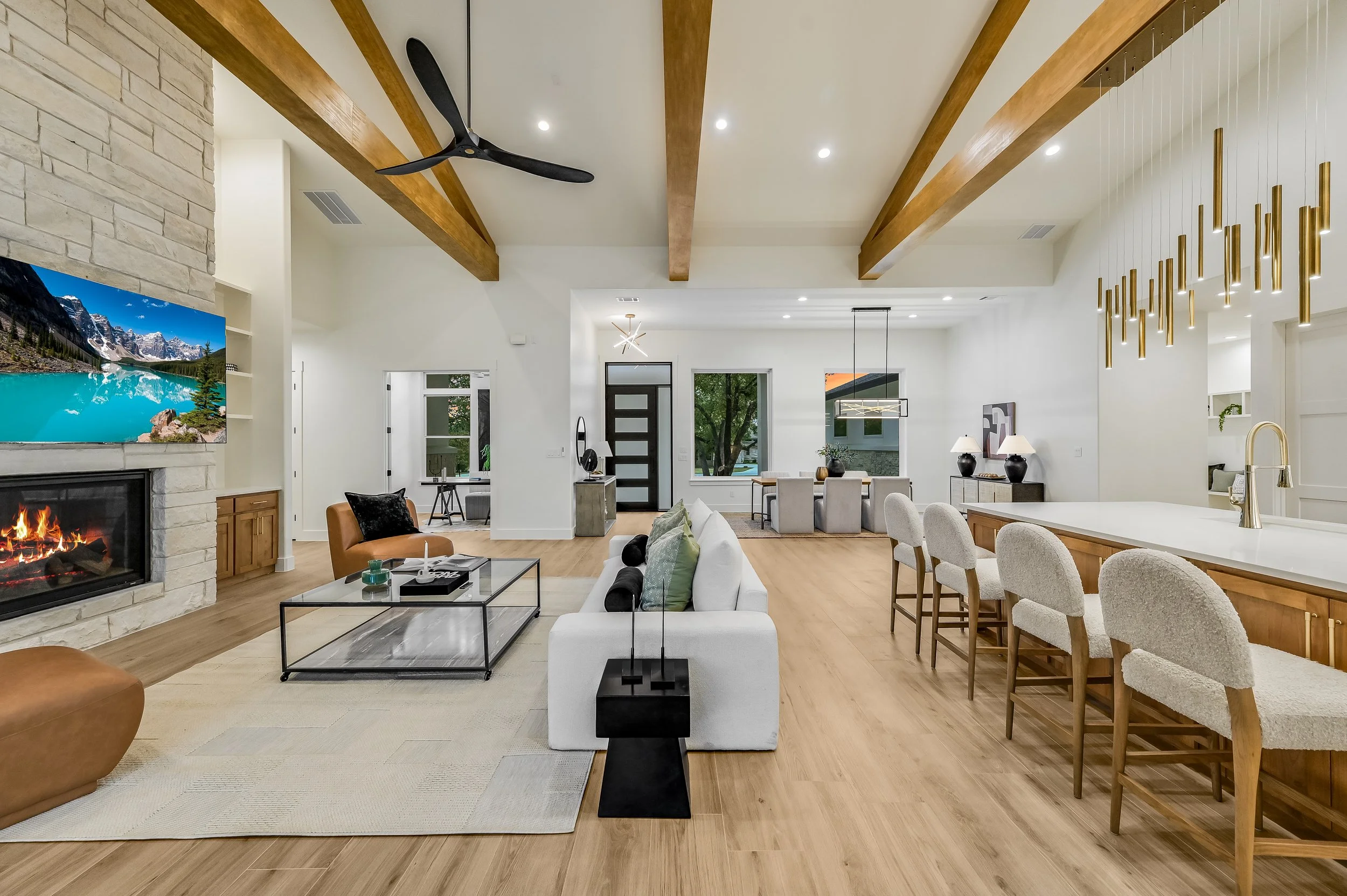 10-Living-Kitchen 2.jpg