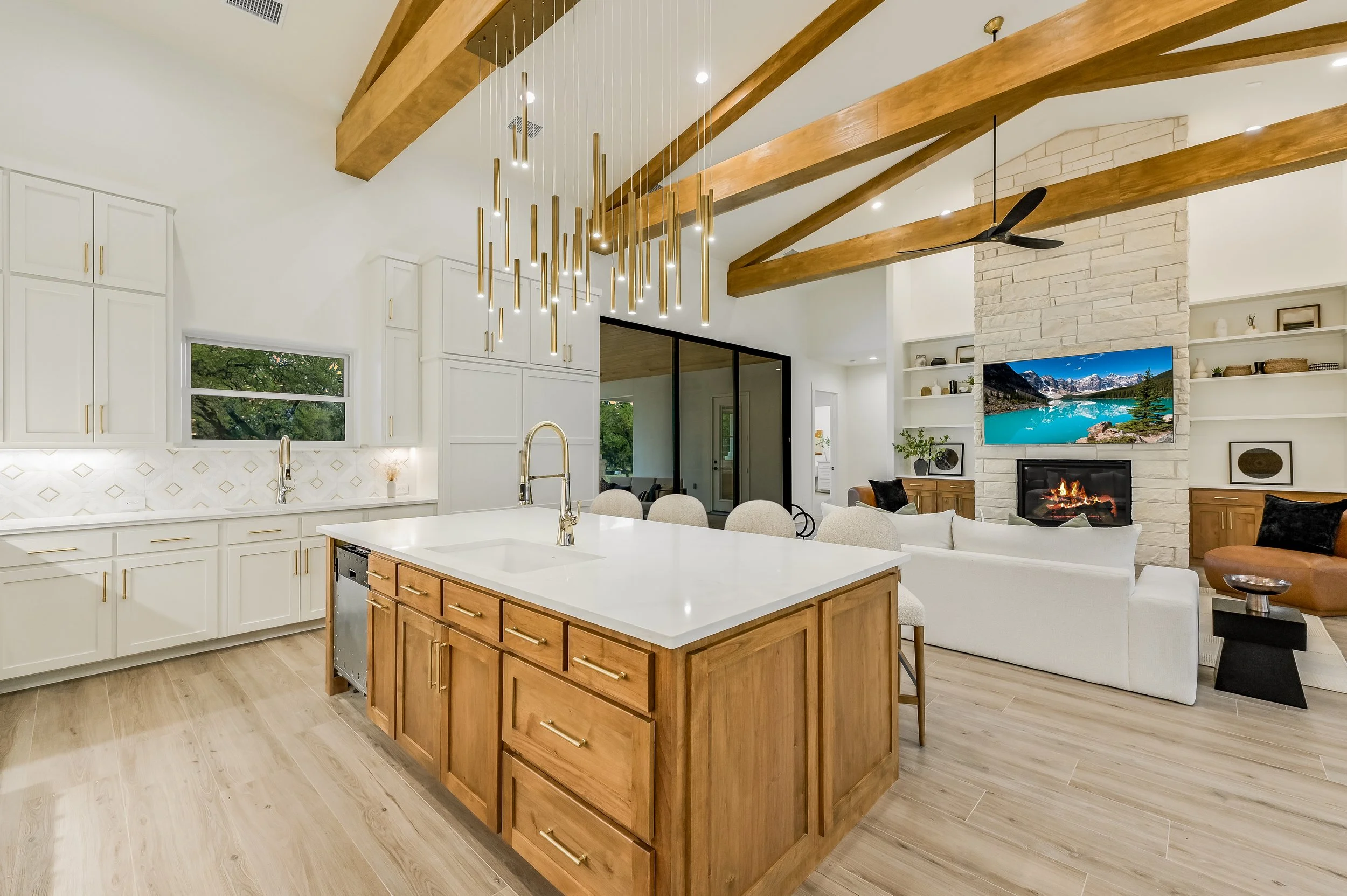 14-Kitchen 2.jpg