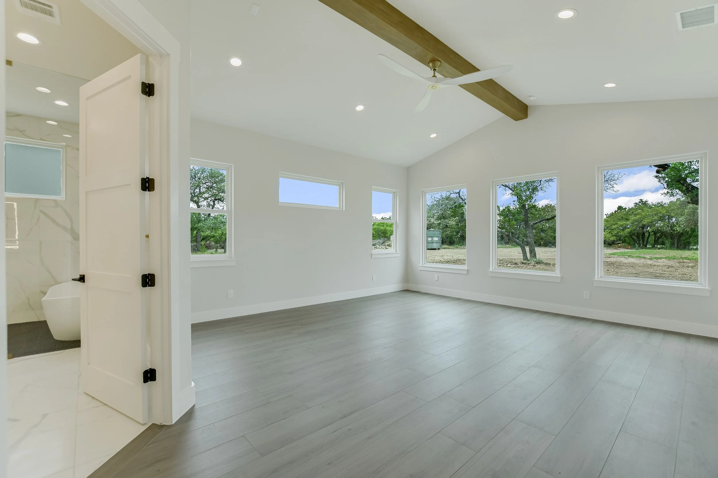 18-Main Bedroom2.jpg