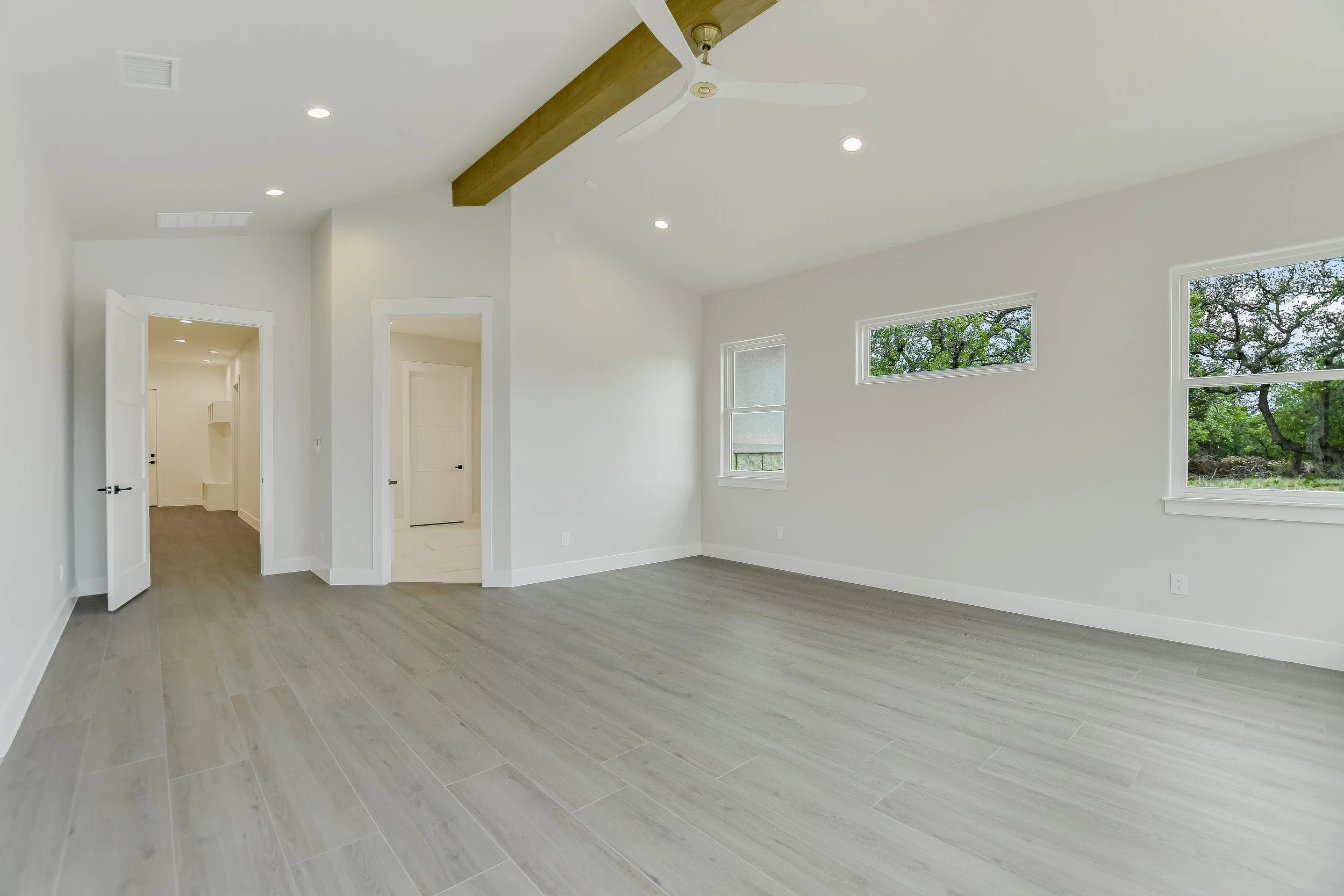 19-Main Bedroom3.jpg