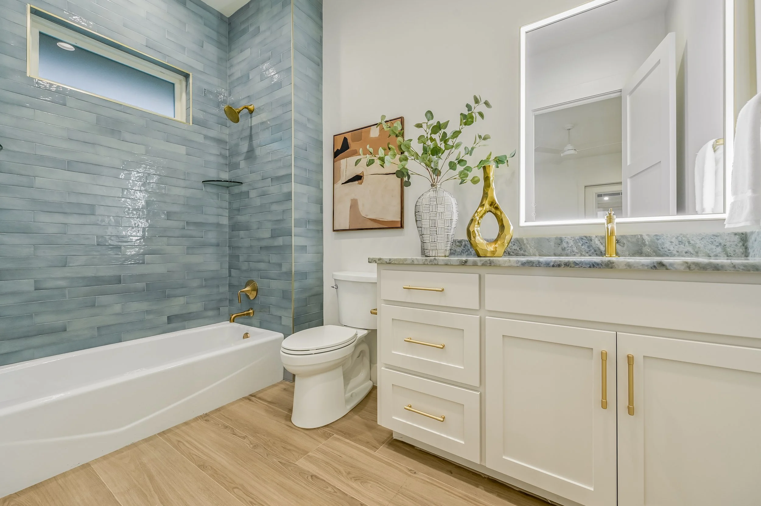 27-4th Bathroom.jpg