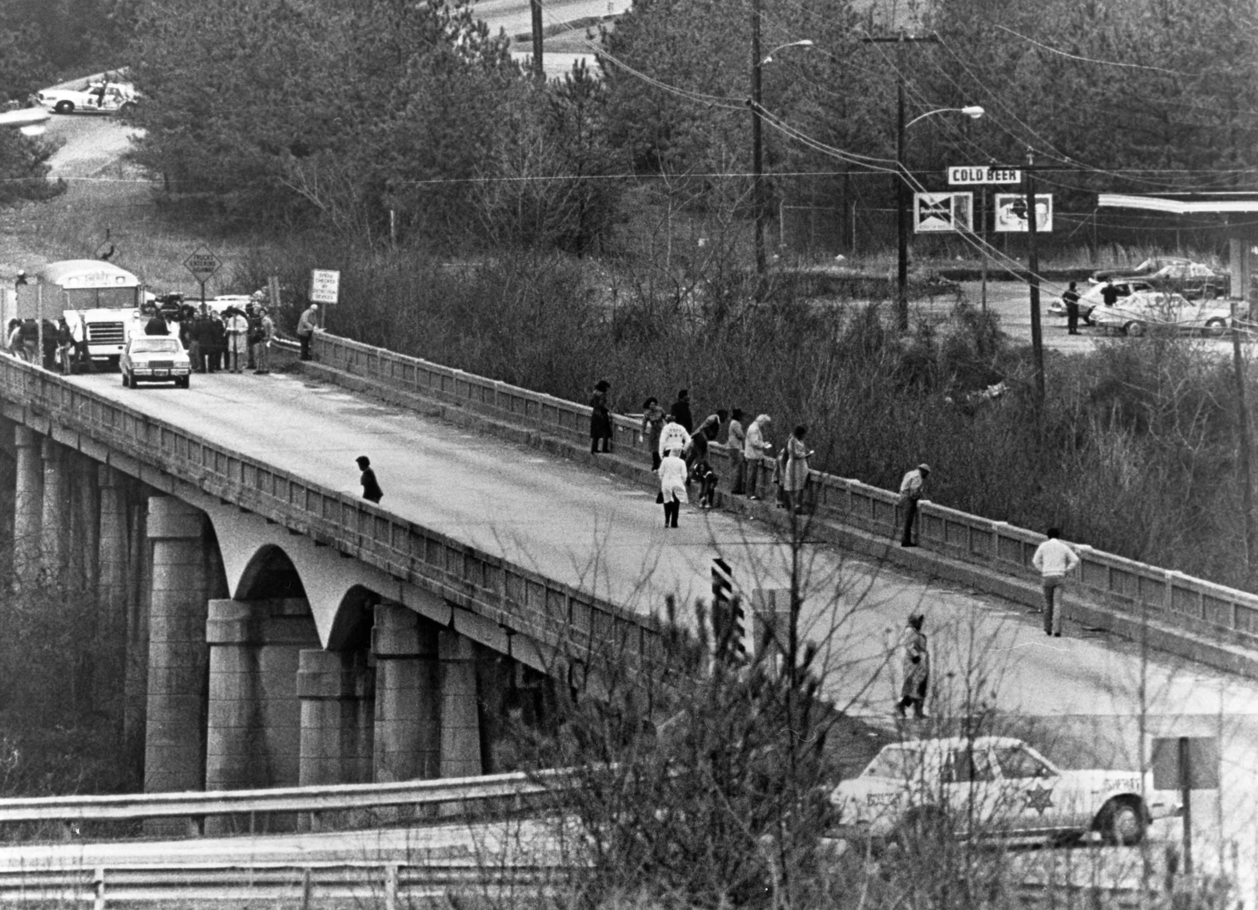 Jurors on the Wayne Williams trial see the bridge location of the suspected body dumping site. Photograph by Dwight Ross (1982) Atlanta Journal-Constitution Photographic Archives. Special Collections and Archives, Georgia State University Library.