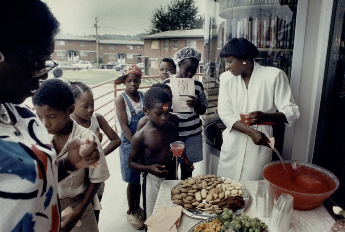 Photograph by Rick Mahan. Atlanta Journal-Constitution Photographic Archives. Special Collections and Archives, Georgia State University Library.