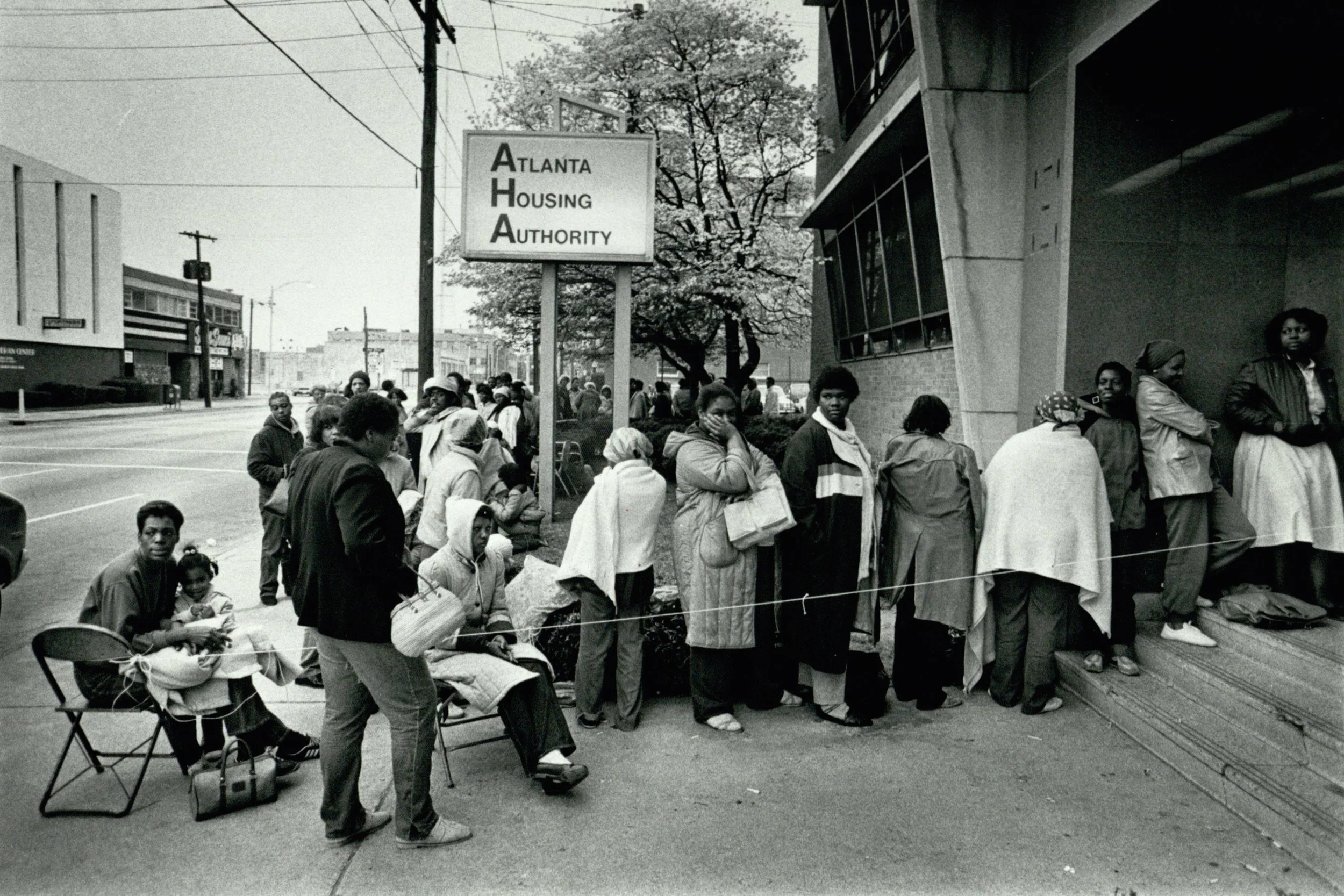 Photograph by Ron Bell. Atlanta Journal-Constitution Photographic Archives. Special Collections and Archives, Georgia State University Library.
