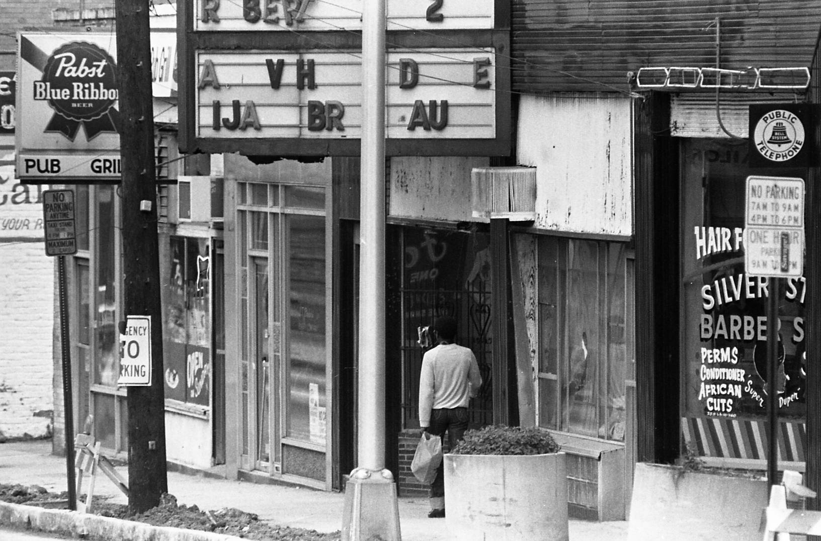 Photograph by Nick Arroyo. Atlanta Journal-Constitution Photographic Archives. Special Collections and Archives, Georgia State University Library.