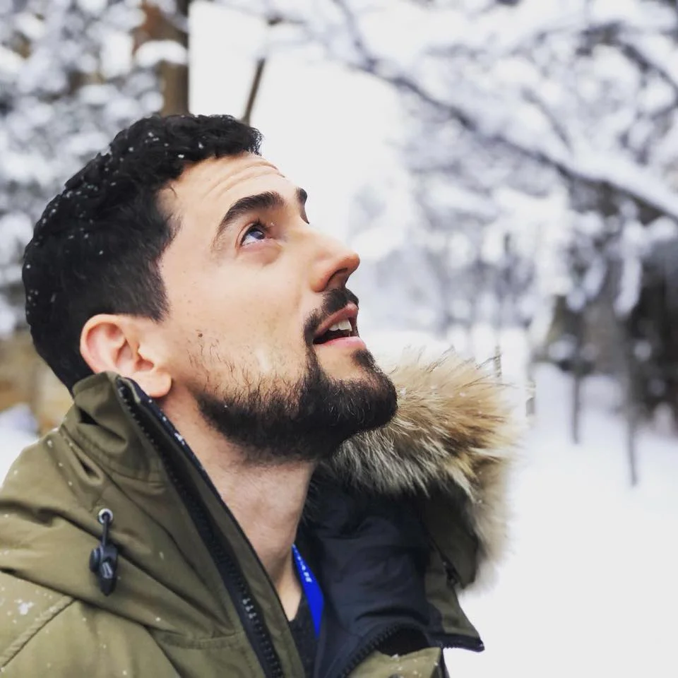 Luis Gerardo Méndez: Cualquiera que te diga “yo tengo el remedio para la felicidad” está mintiendo, eso es un trabajo personal y es un trabajo de toda la vida. 