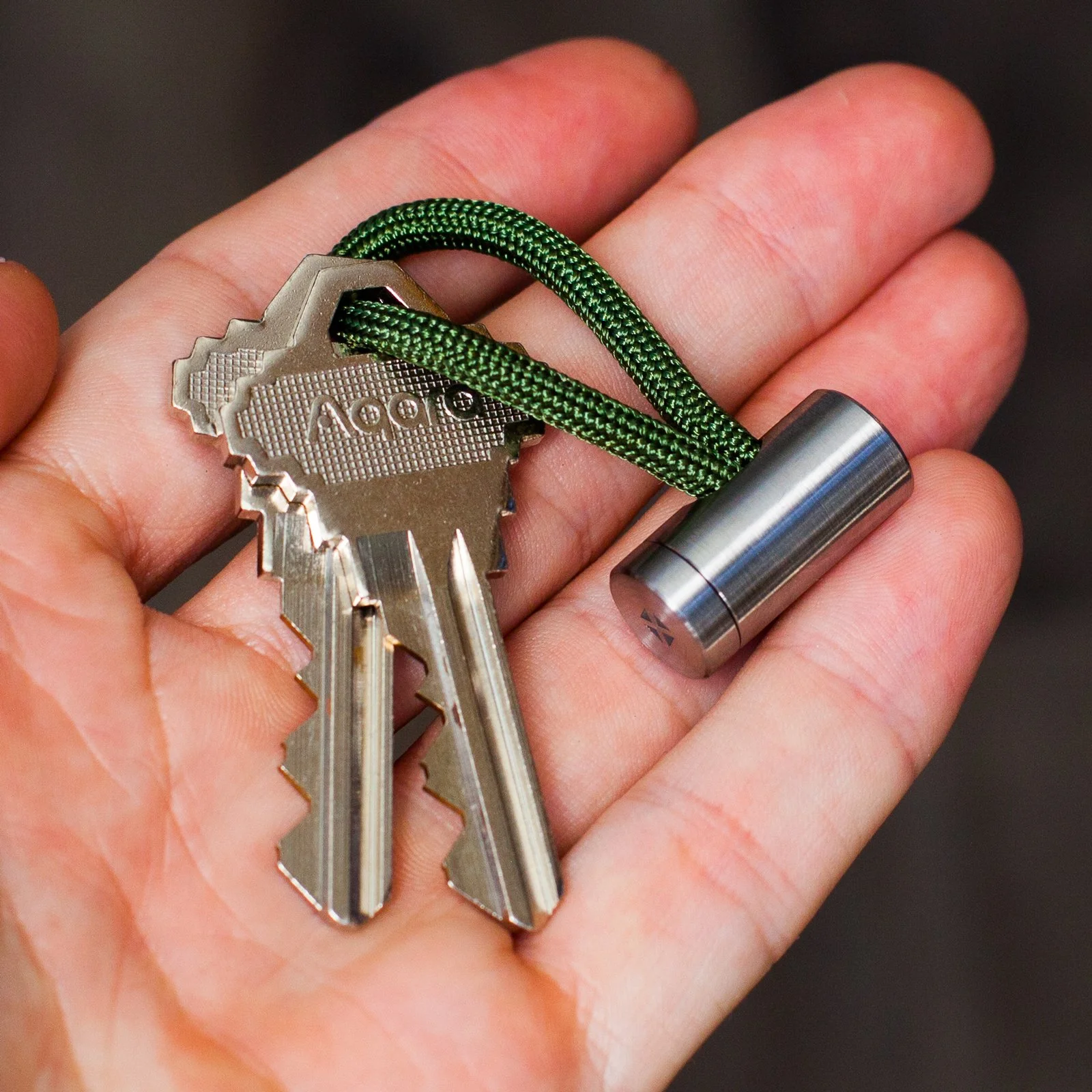 BLANKFORCES-CordLock-Twist--2-hand-longer.jpg