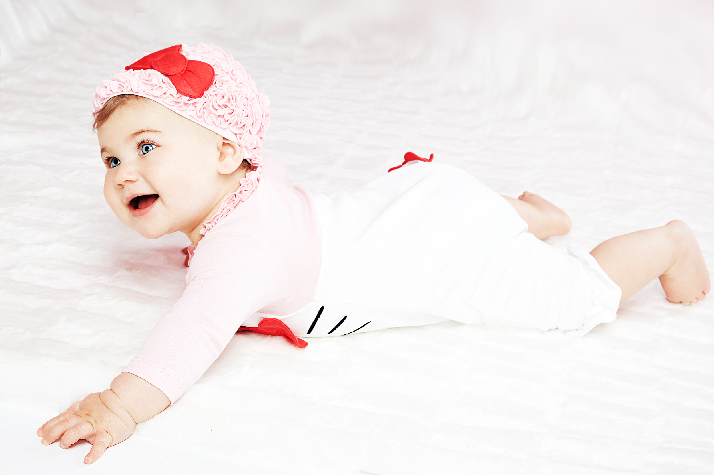 51517_Hello-Kitty_Ruffle_Romper-and-Hat_Set_H_15_149 1.jpg