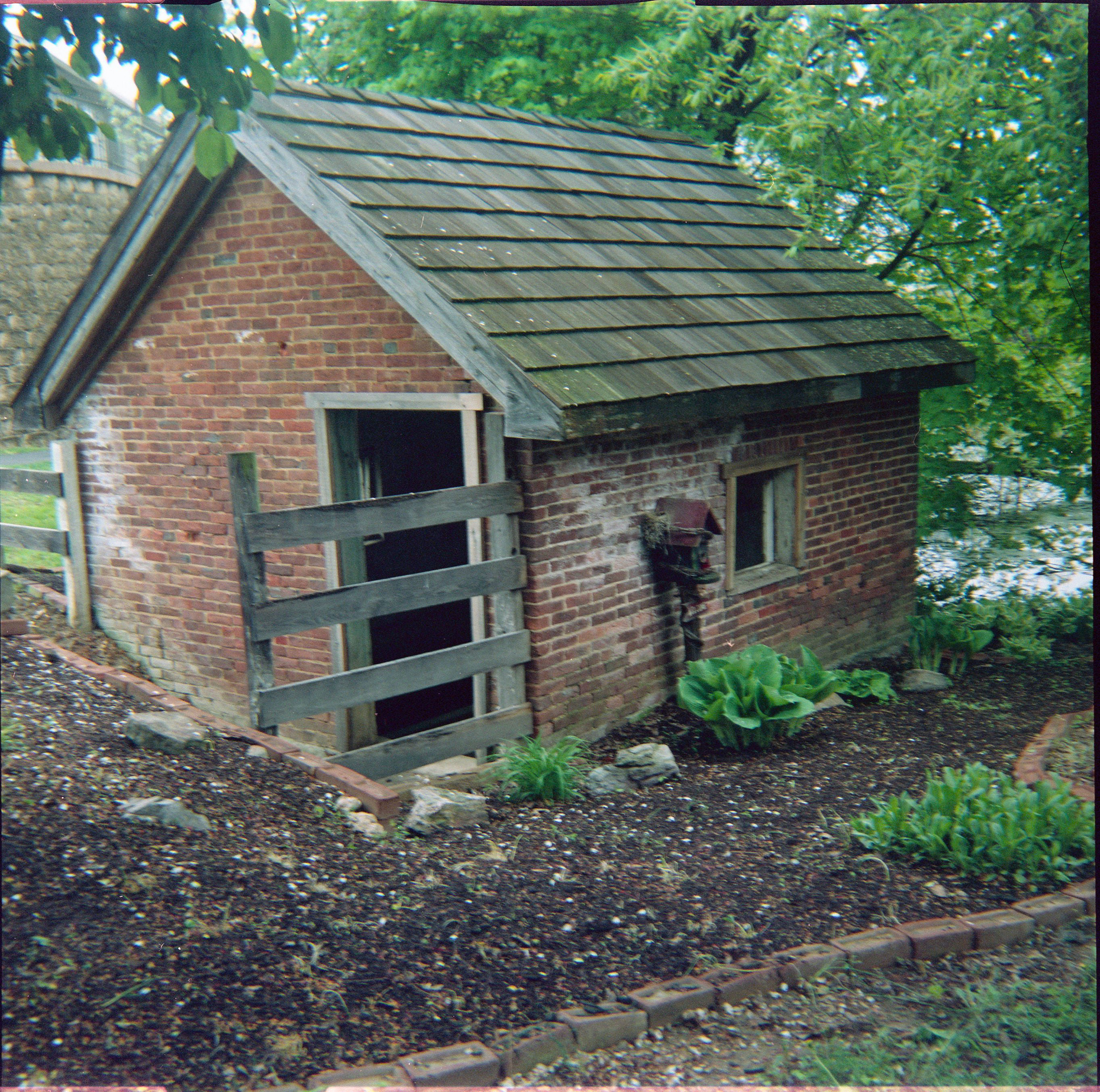 springhouse_from_path.jpg