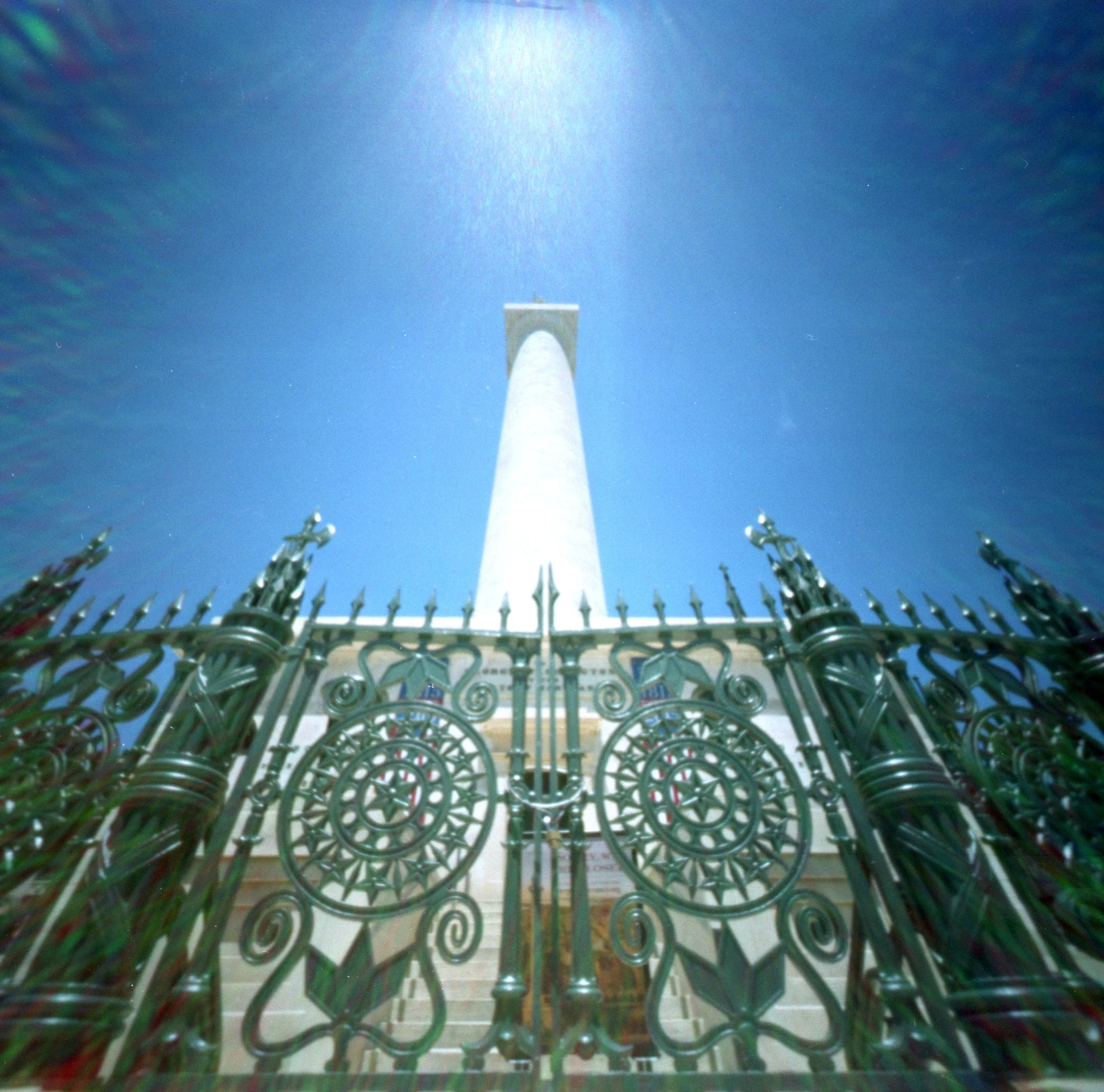 monument_behind_gate.jpg