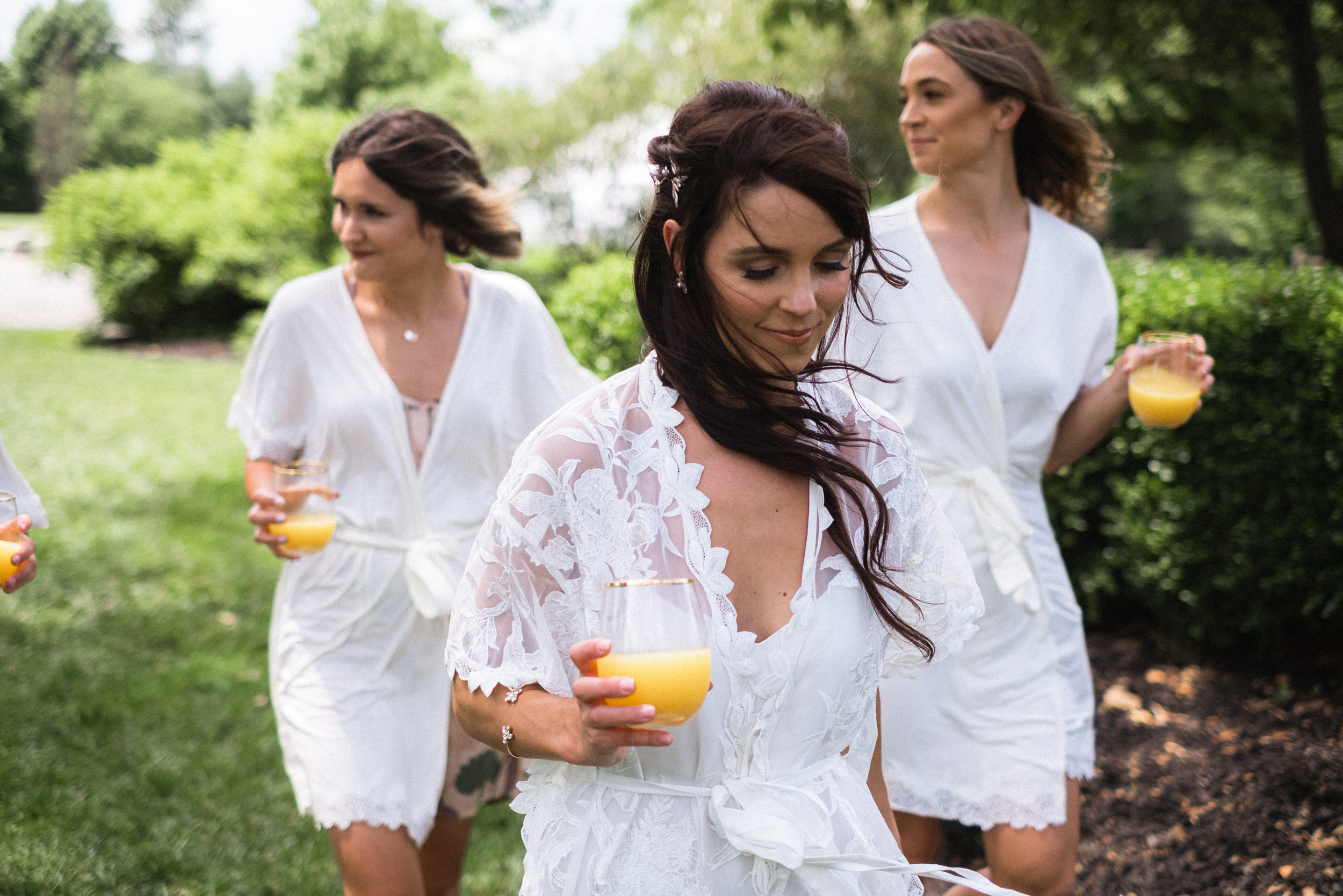 bridesmaids with mimosas 
