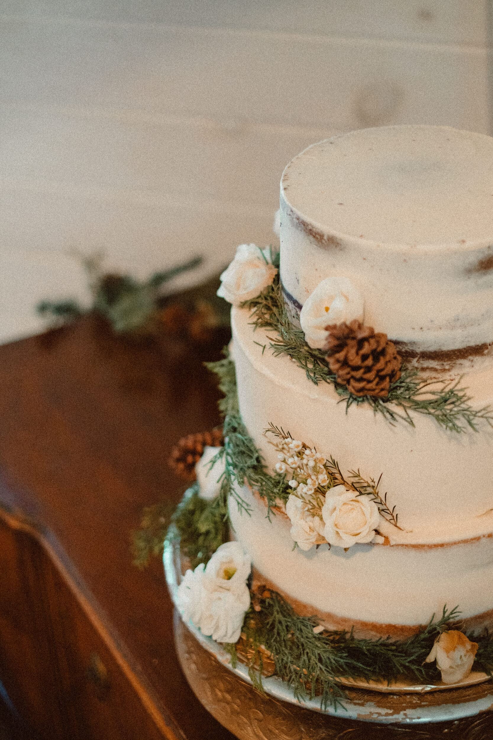 White wedding cake ideas for simplicity