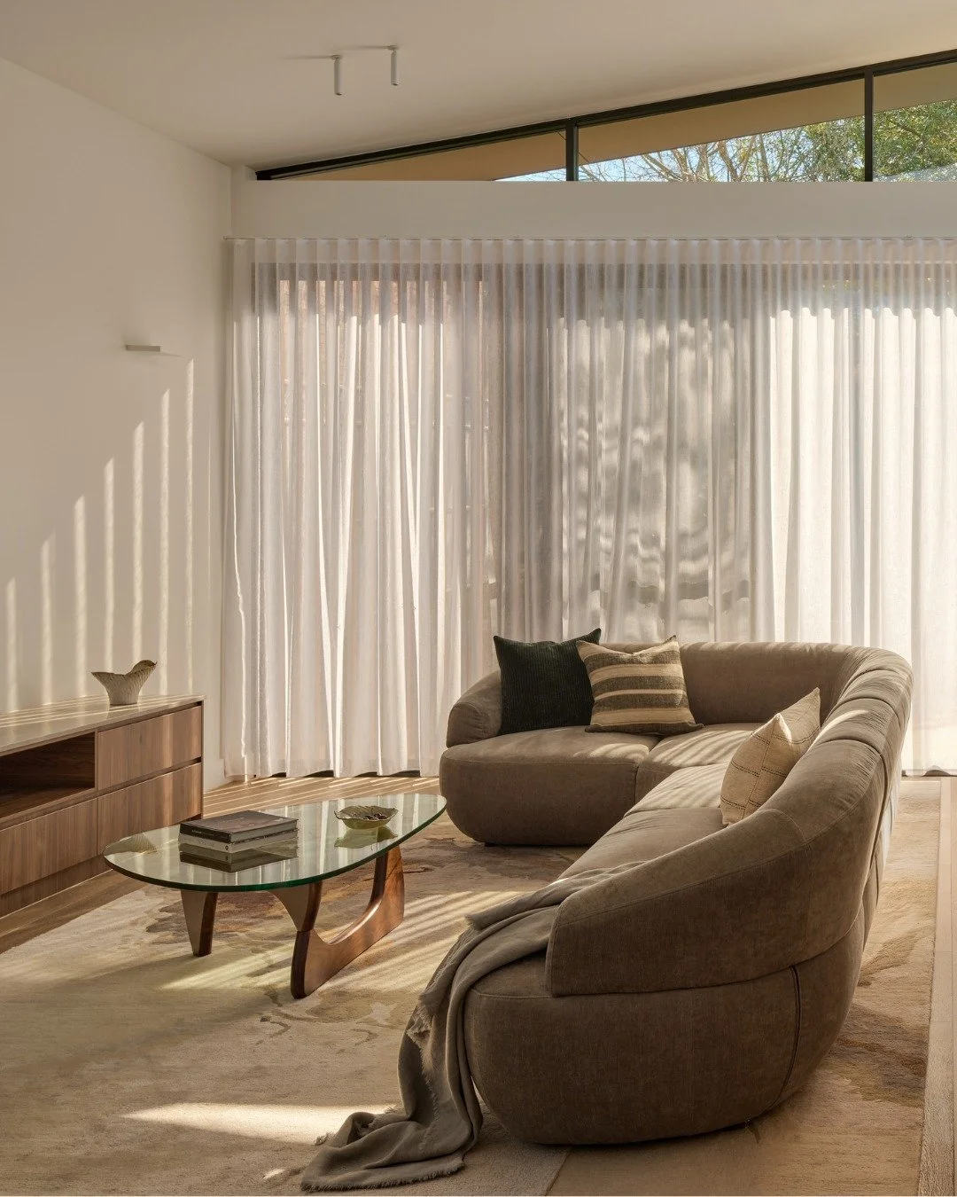 The open living and natural light combo is hard to beat ☀️😍

For this renovation, we worked around the existing home to maximise both, creating a space that feels bright, open and connected.

Sometimes the best design solutions come from working wit