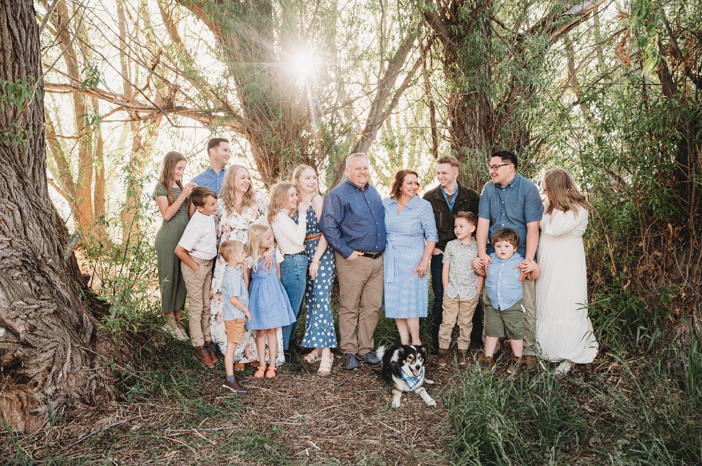 Who&rsquo;s going to a family reunion this summer?? I know I am! If you&rsquo;re going to one, where are doing yours??

You might be considering getting family pictures done while everyone is together! That&rsquo;s a great idea!

Here&rsquo;s a tip f