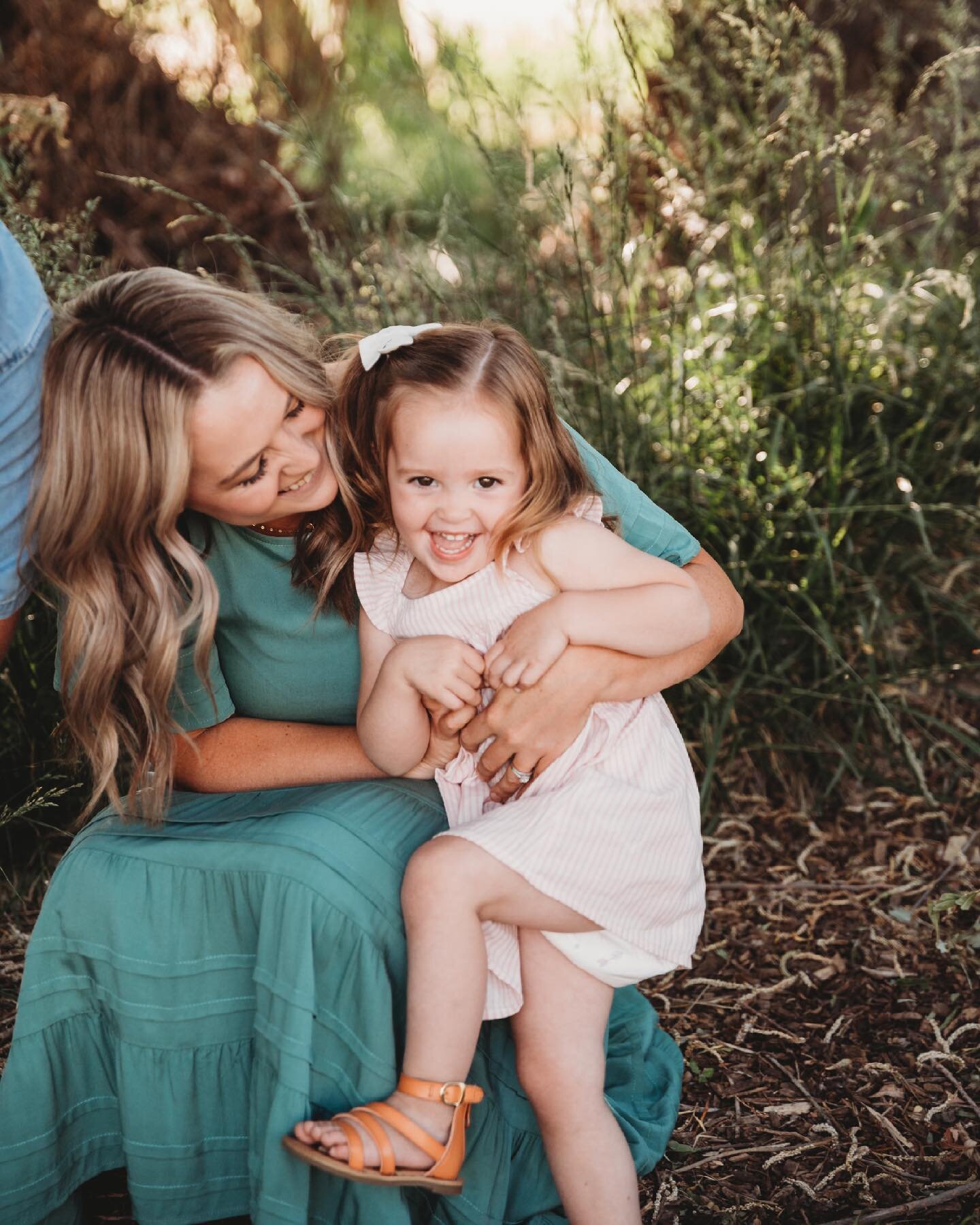 I don&rsquo;t want you to worry too much, especially when it comes to your kids. My job is to capture real life moments. So here are a few tips to help your session go smoothly.

Have your kiddos take a nap if they need it. It's so important, specifi