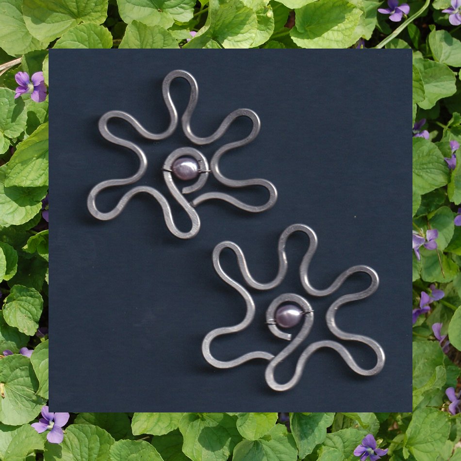 earrings_pearl_flower_lilac.jpg