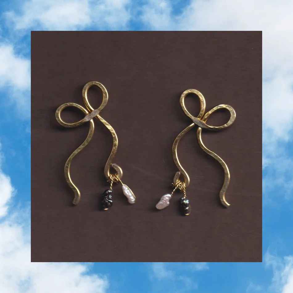 earrings_pearl_bow_blkwht.jpg (Copy)