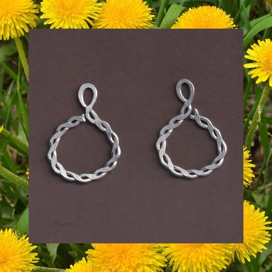 earrings_twisthoop.jpg