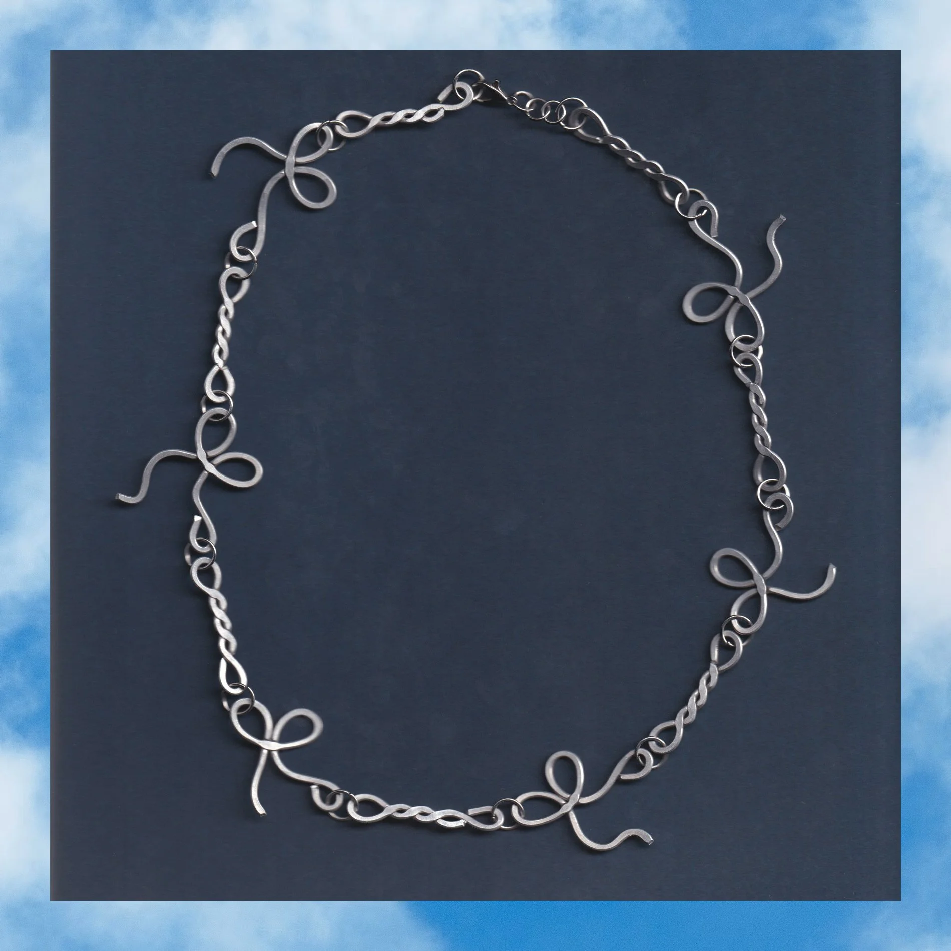 necklace_wigglebowchain.jpg