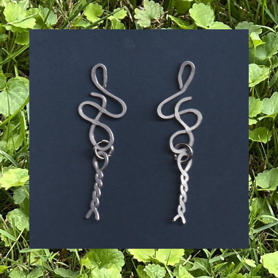 earrings_amerpsand_single.jpg