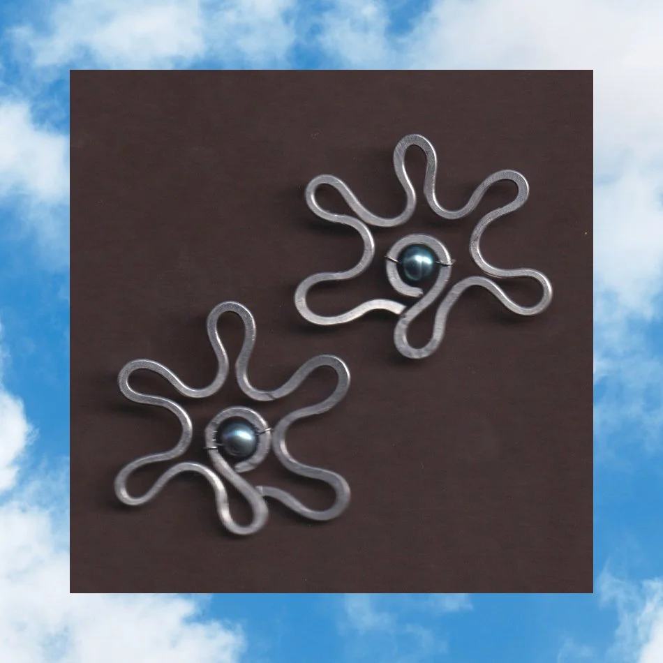 earrings_pearl_flower_blue.jpg