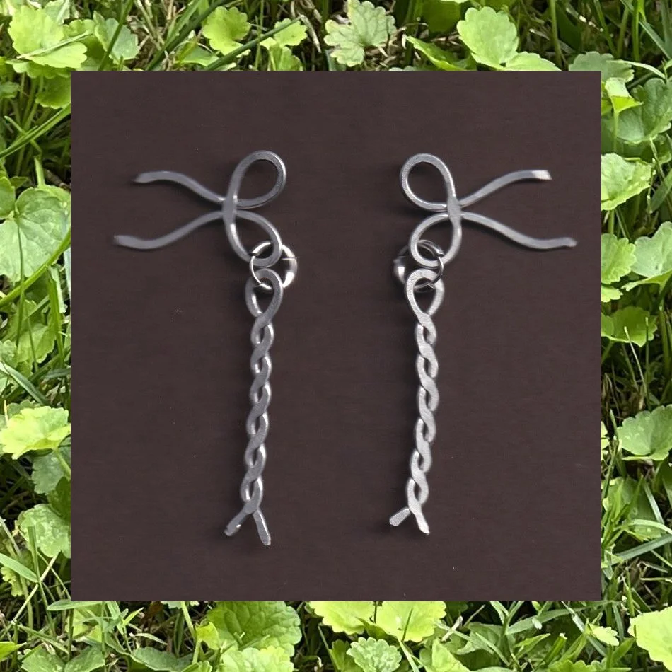 earrings_bows_twist_b.jpg